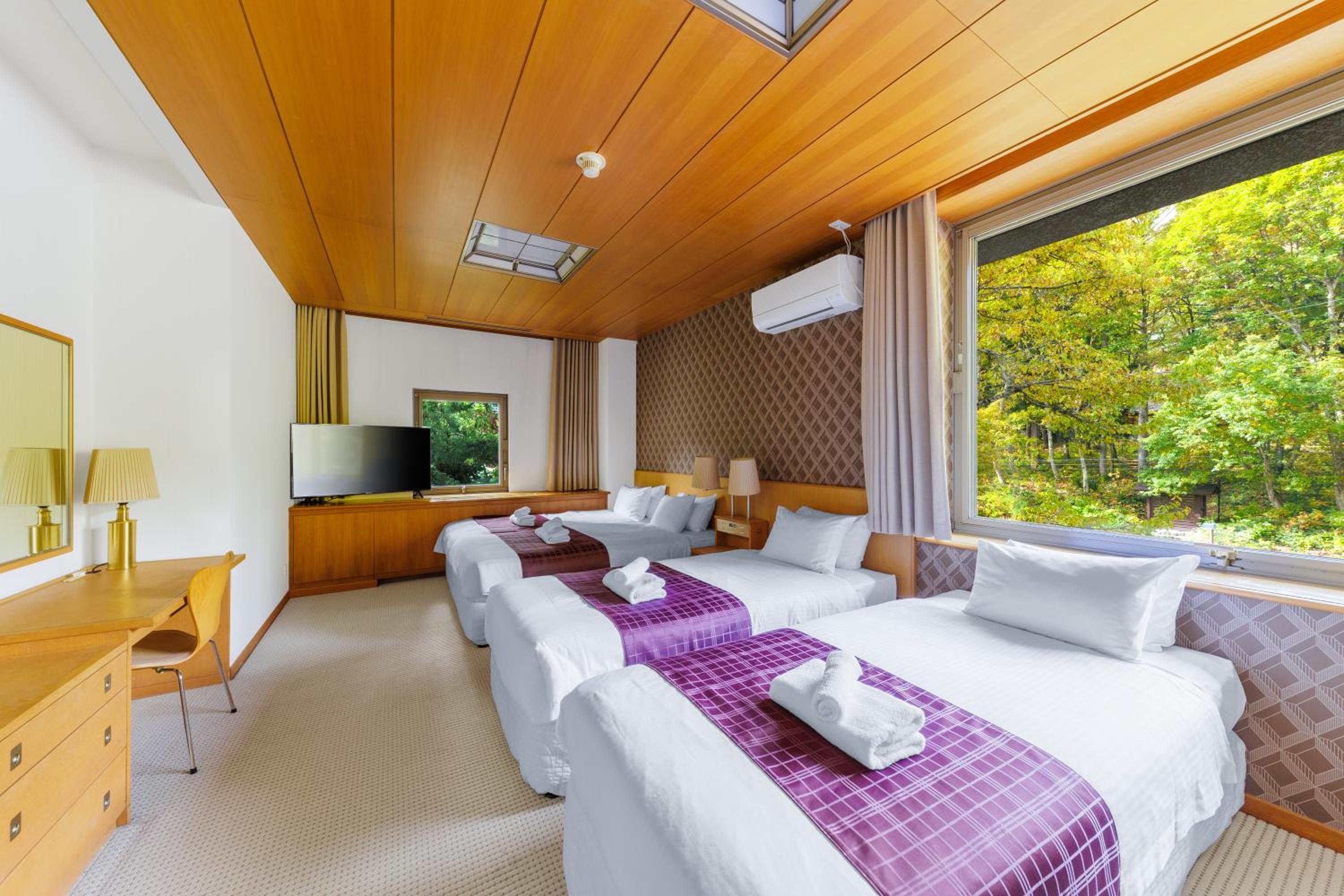 Quadruple Room with Mountain View