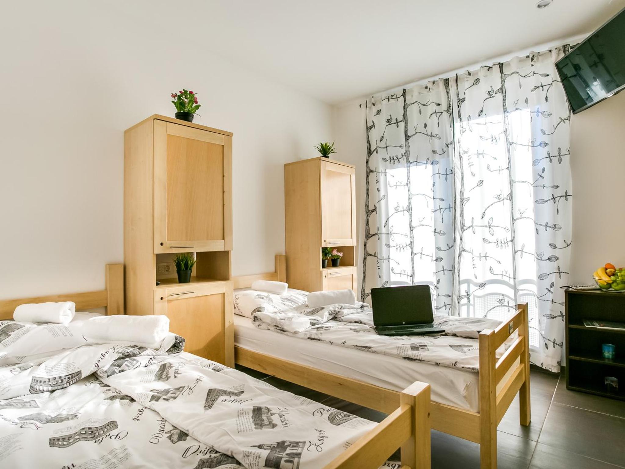 Twin Room - Photo 2