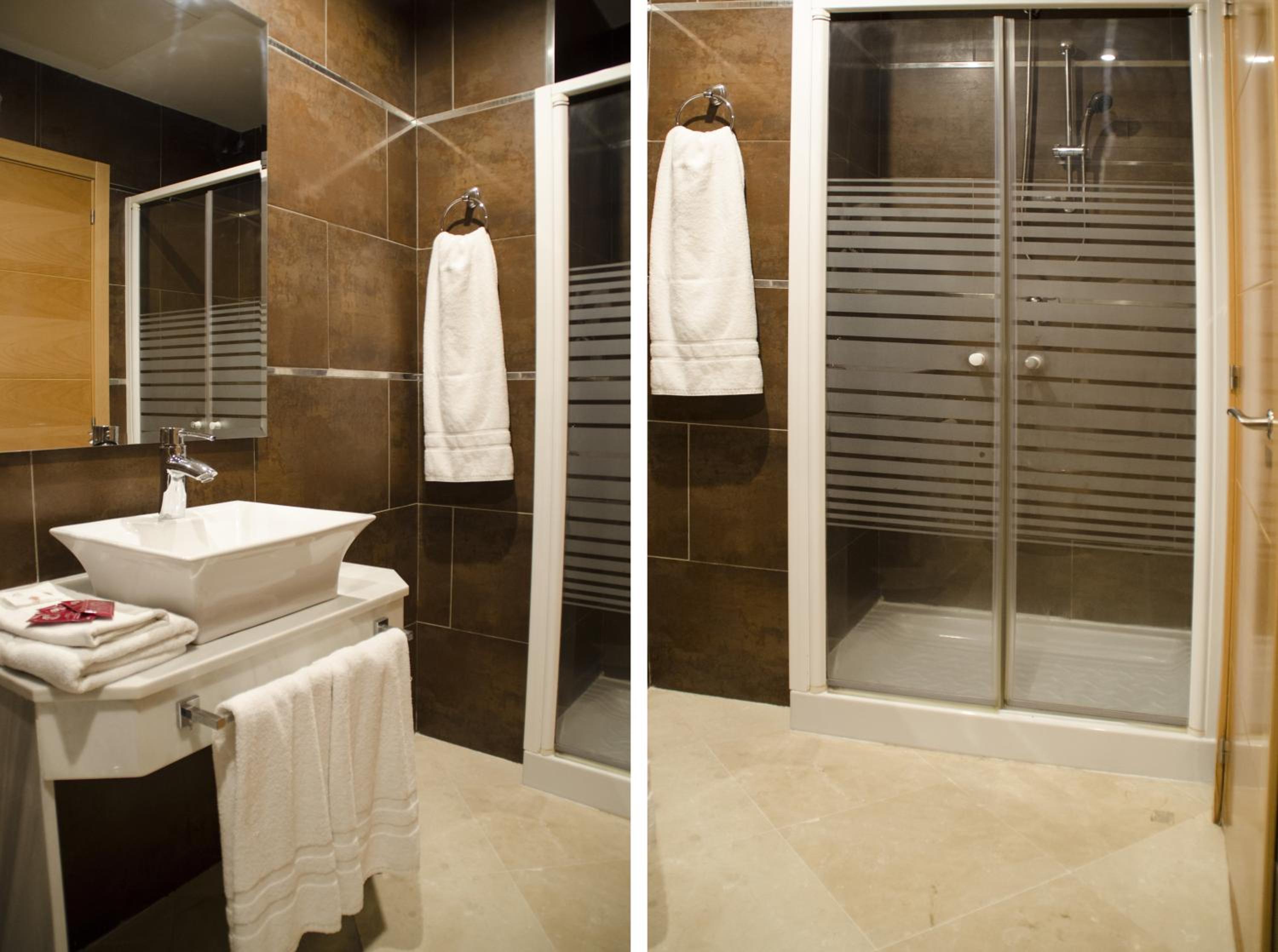Double Room - Photo 7