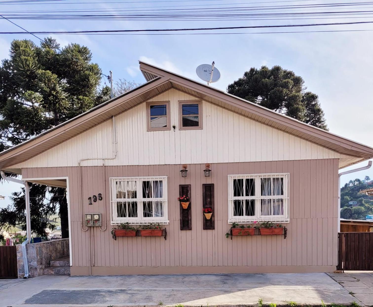 Five-Bedroom House photo 2