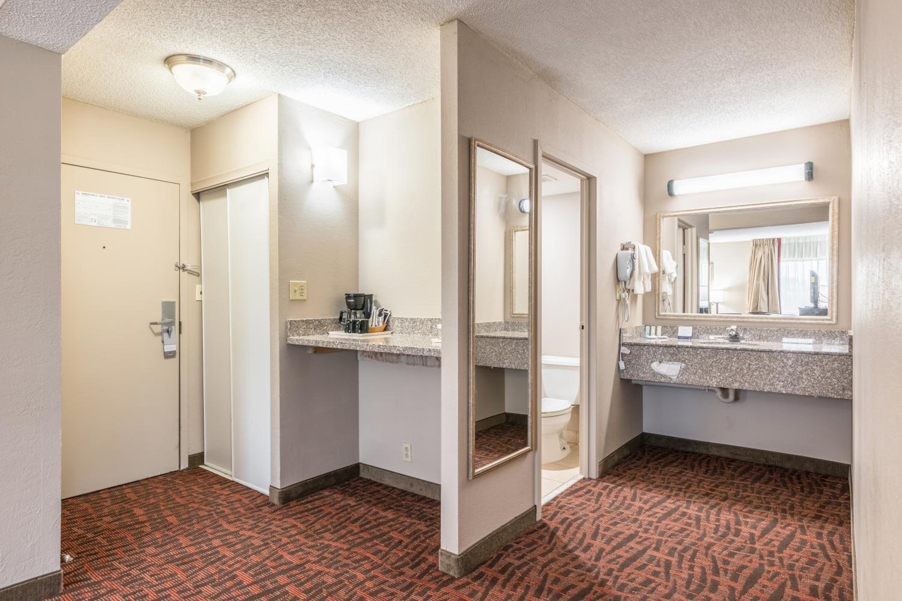 King Suite - Photo 2