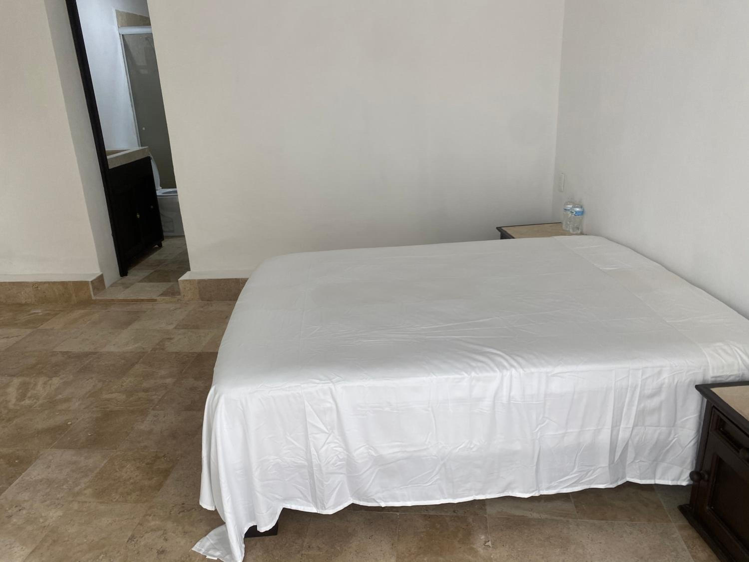 Deluxe Room (2 Adults + 1 Child)