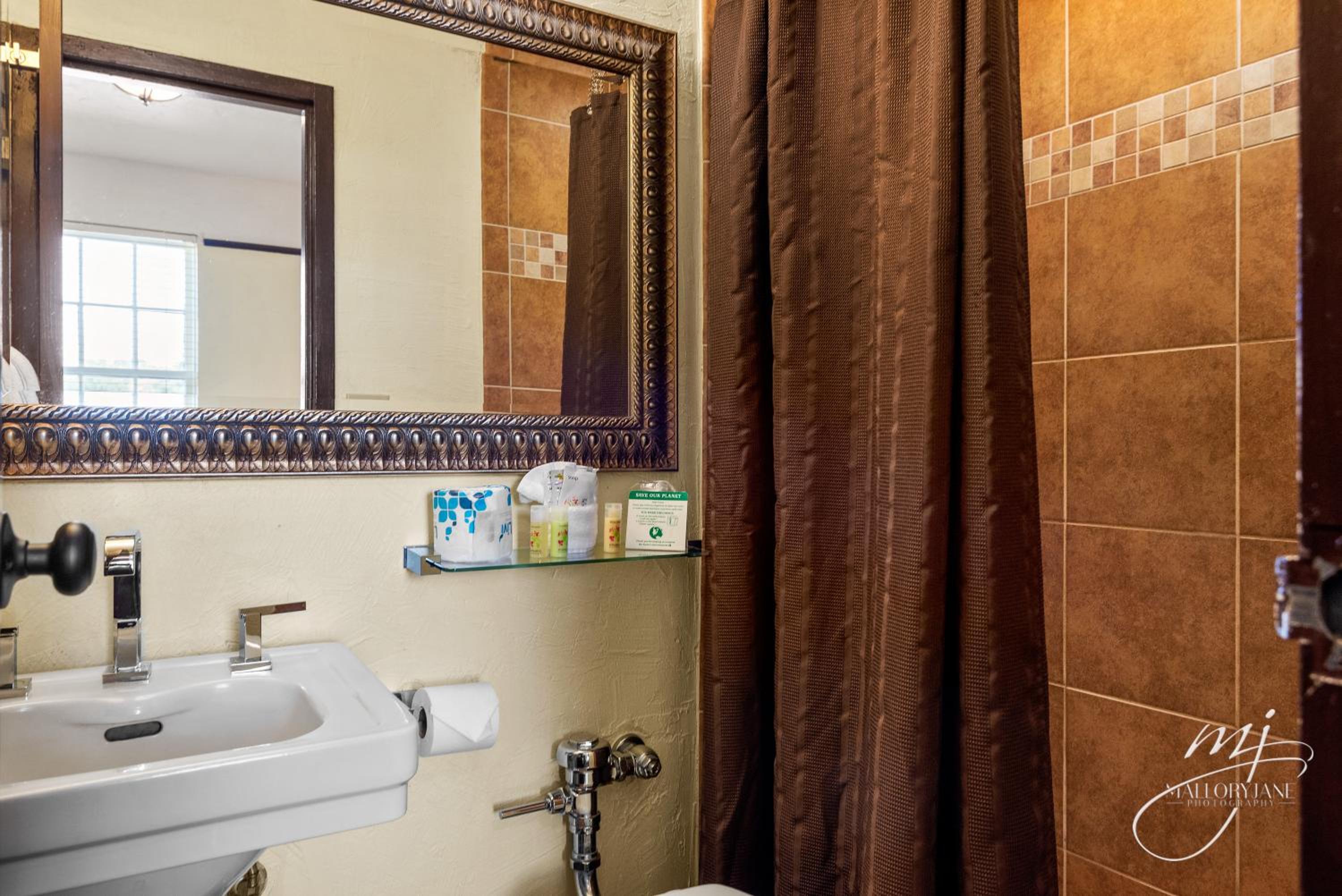 Standard Queen Room photo 2