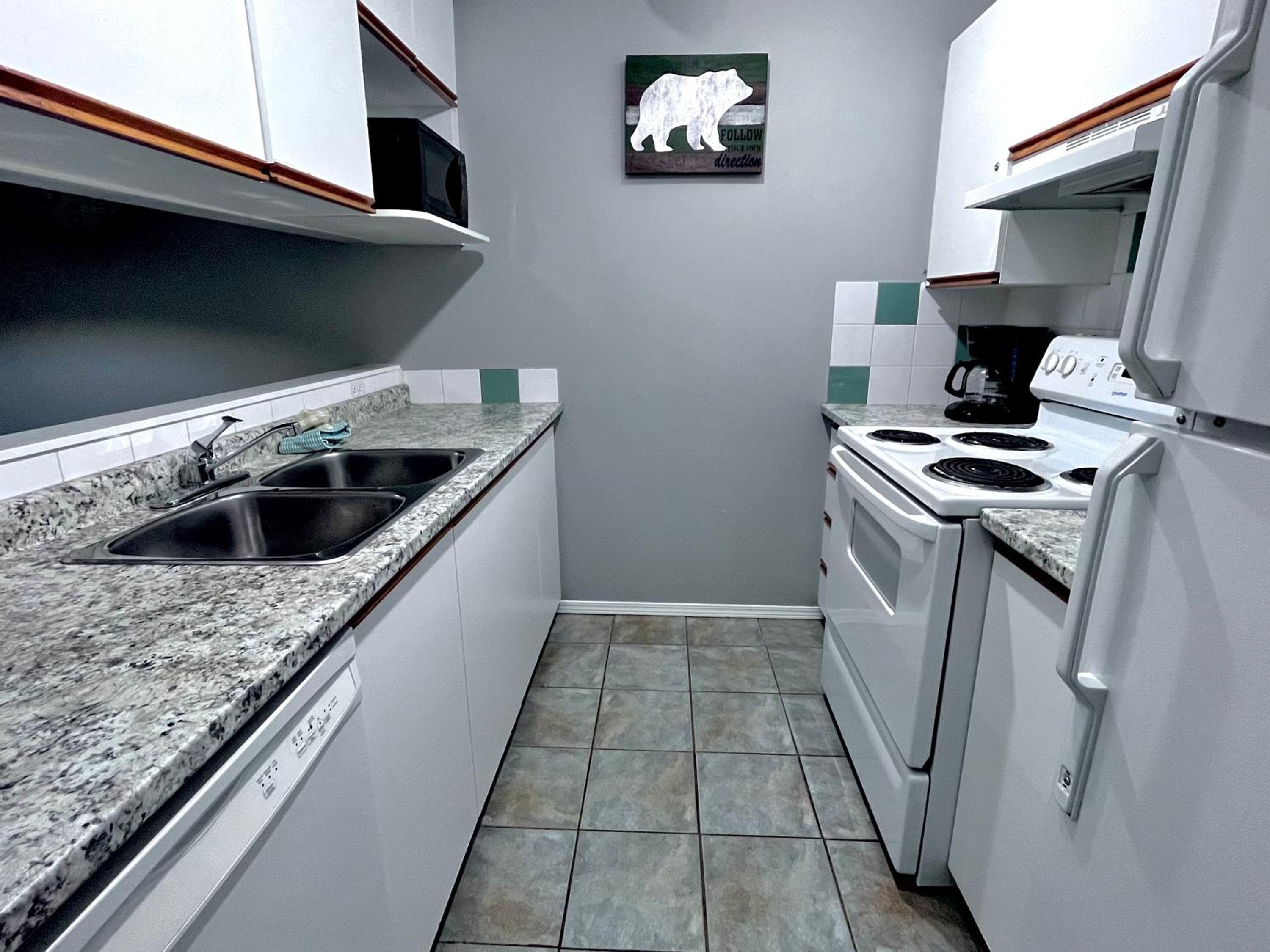 Two-Bedroom Condo- Private Entrance - Self Check In- Railroad Side. BL-RES-12550 photo 2