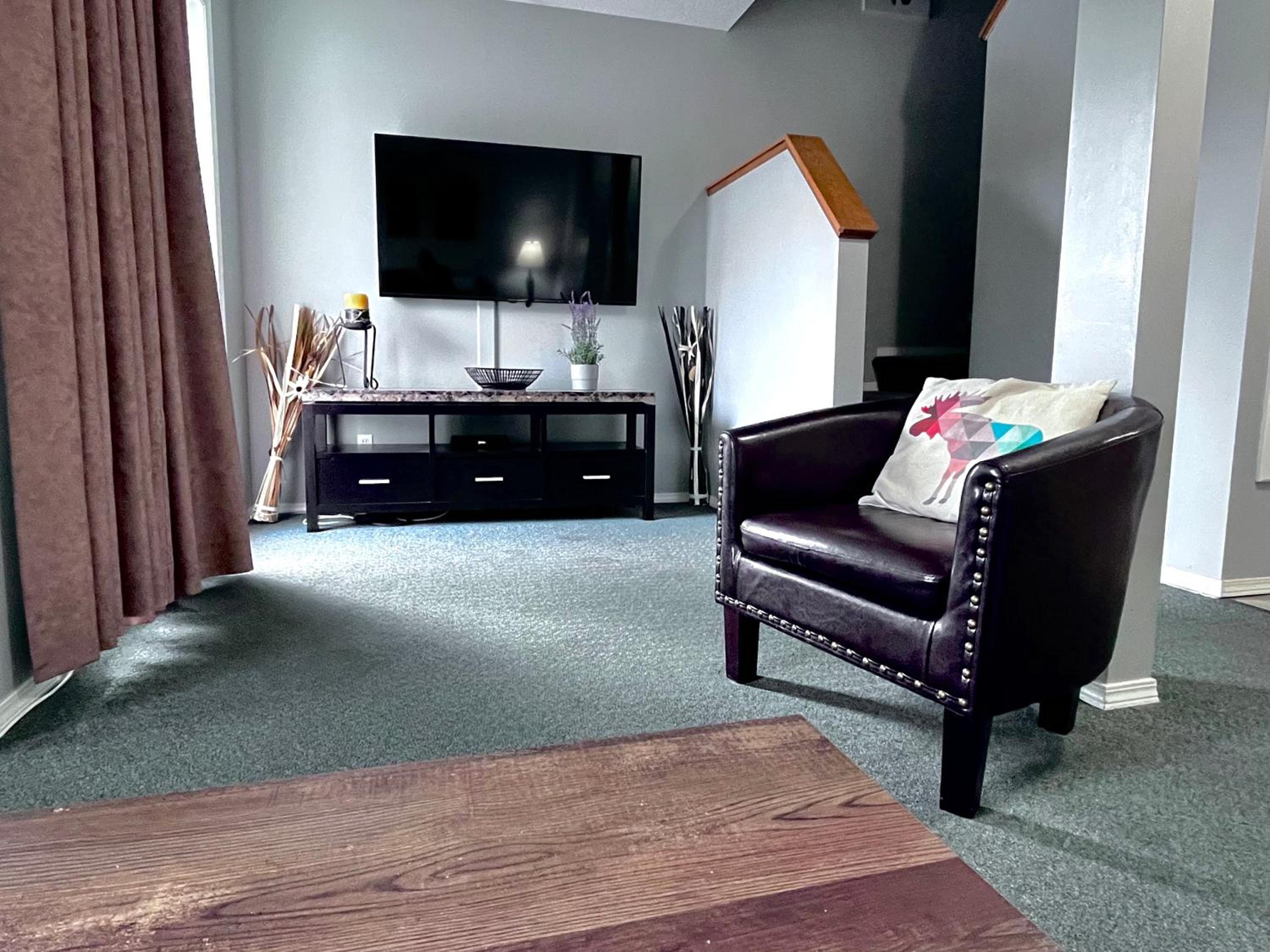 Three-Bedroom Condo - Private Entrance - Self Check In. BL-RES-12548 photo 1