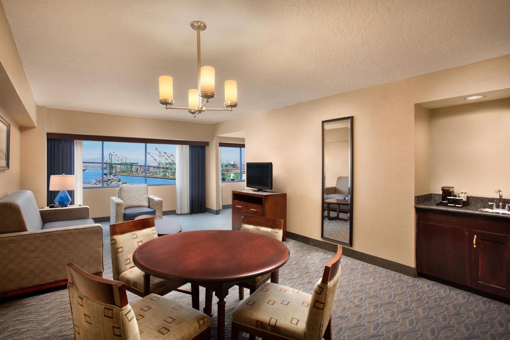 King Suite - Non-Smoking - Photo 3