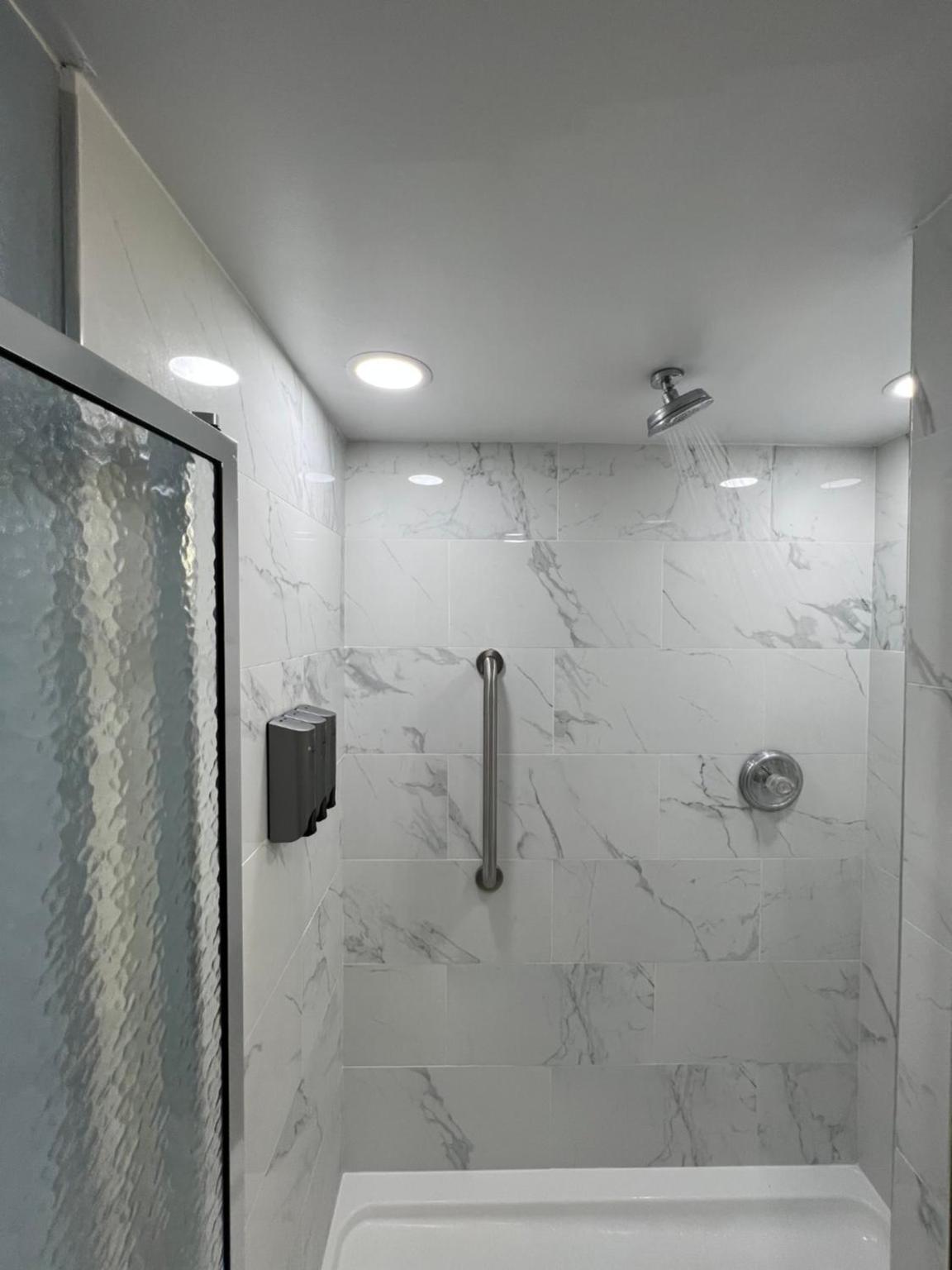 Suite King with Kitchenette Non-Smoking - Photo 8