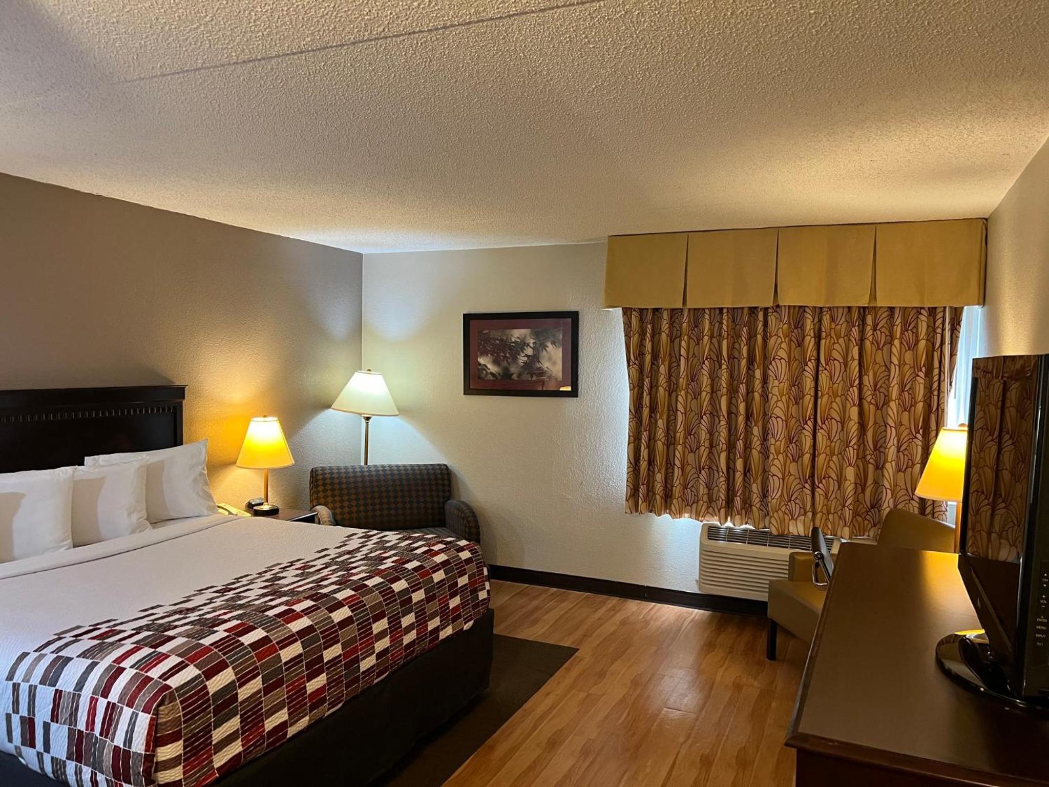 Suite King with Kitchenette Non-Smoking - Photo 1