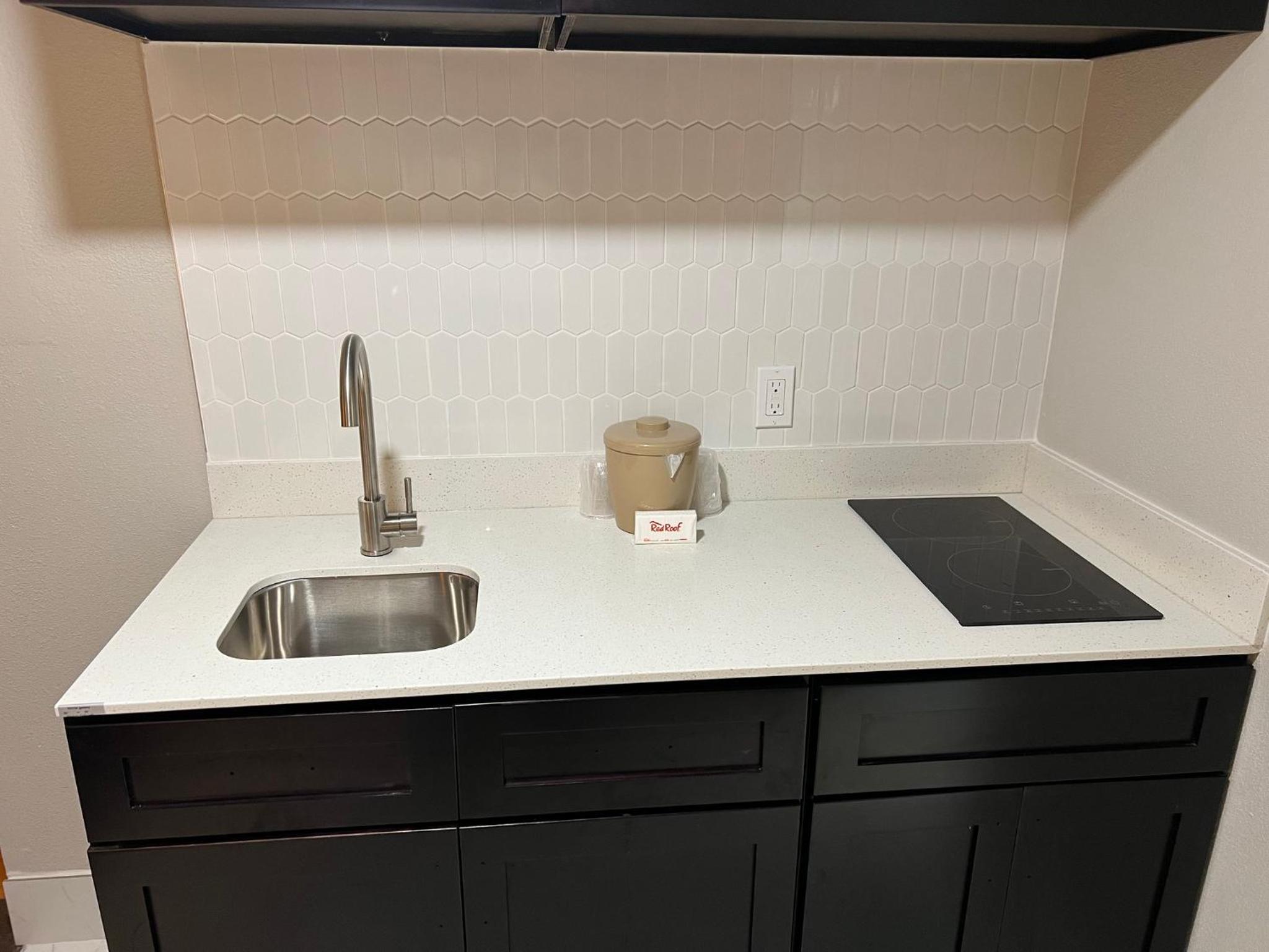 Suite King with Kitchenette Non-Smoking - Photo 4