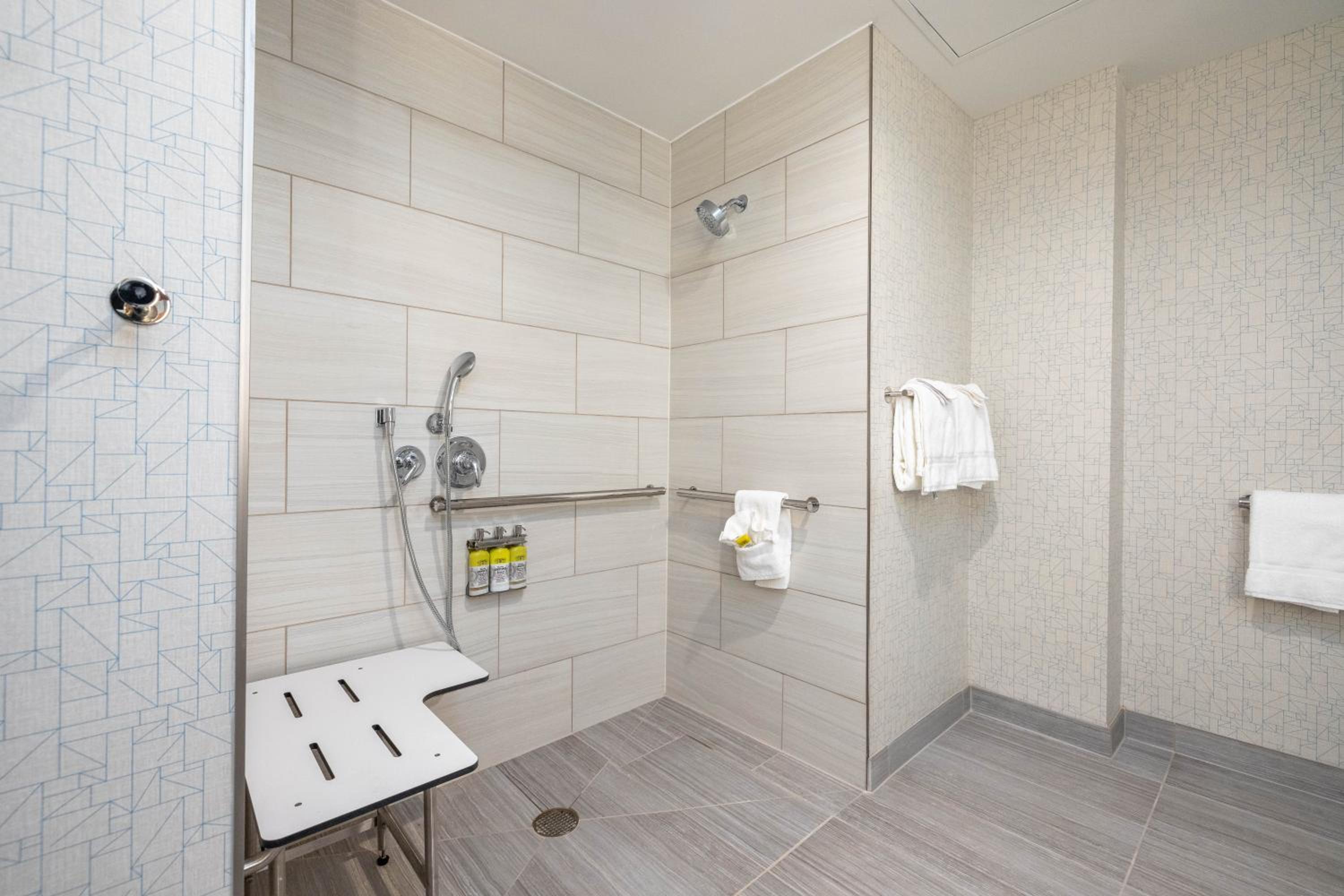 Standard King Room with Mobility Accessible Roll-In Shower - Photo 4