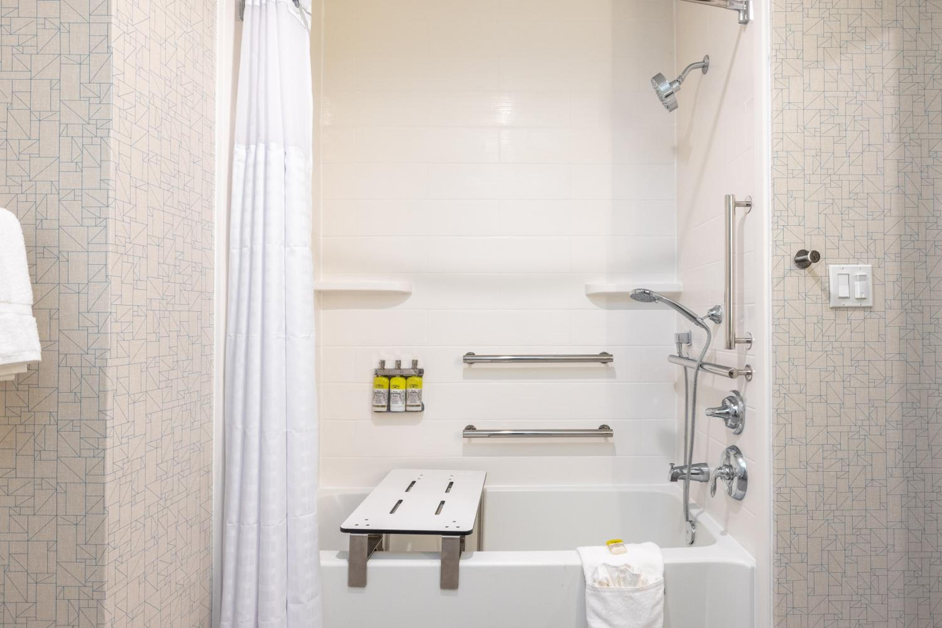 King Room - Mobility Access/Hearing Accessible - Photo 6