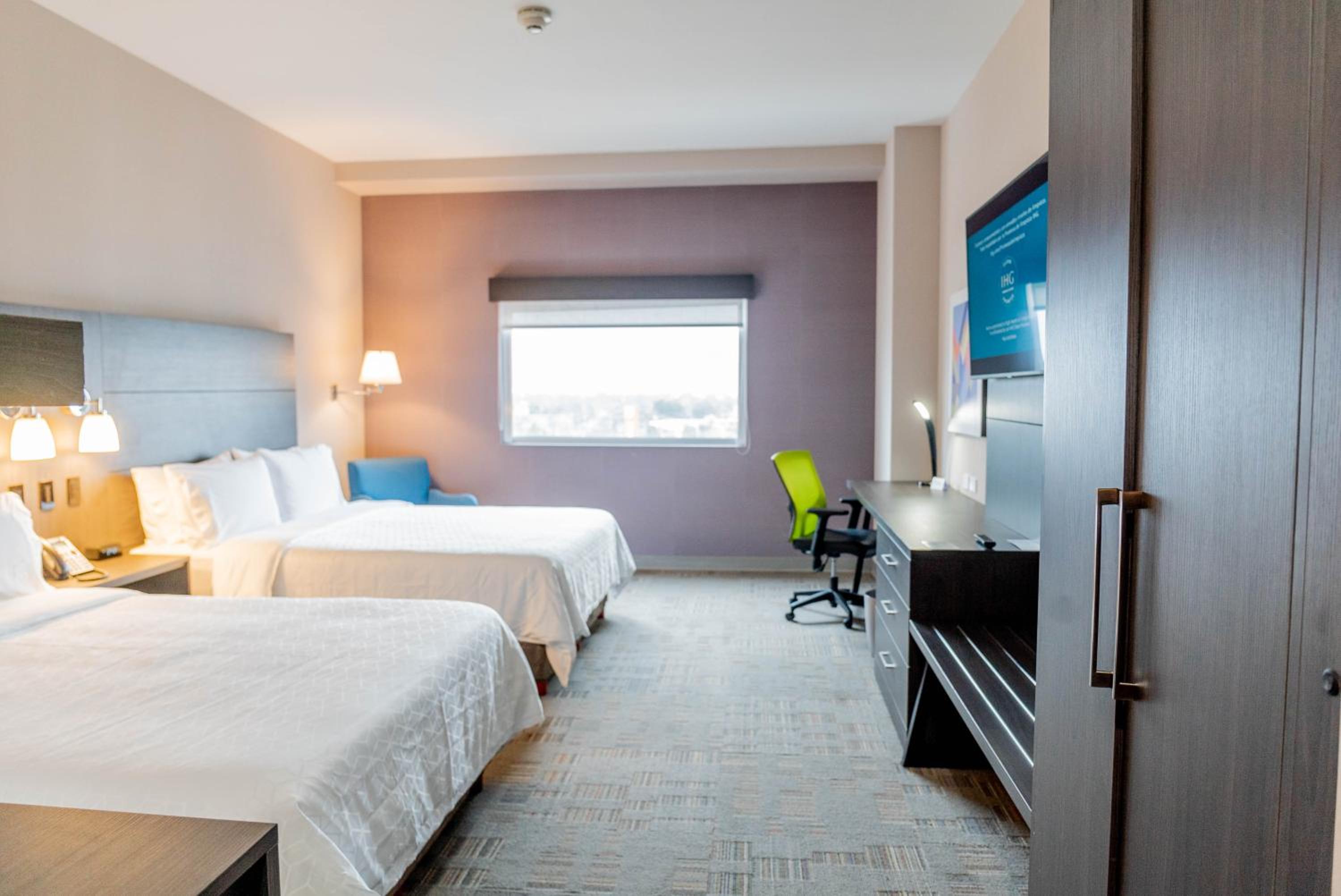 Standard Room with Two Queen Beds - Photo 7