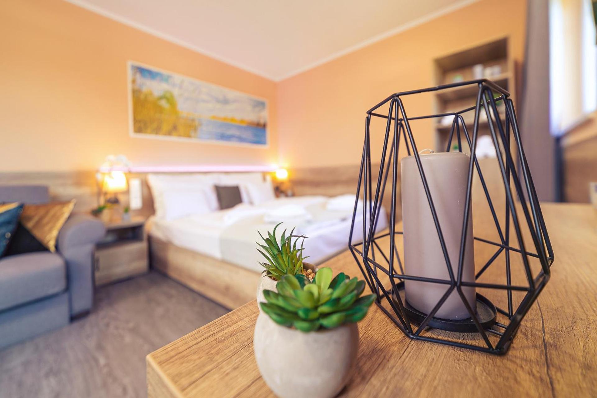 Large Double or Twin Room - Photo 1
