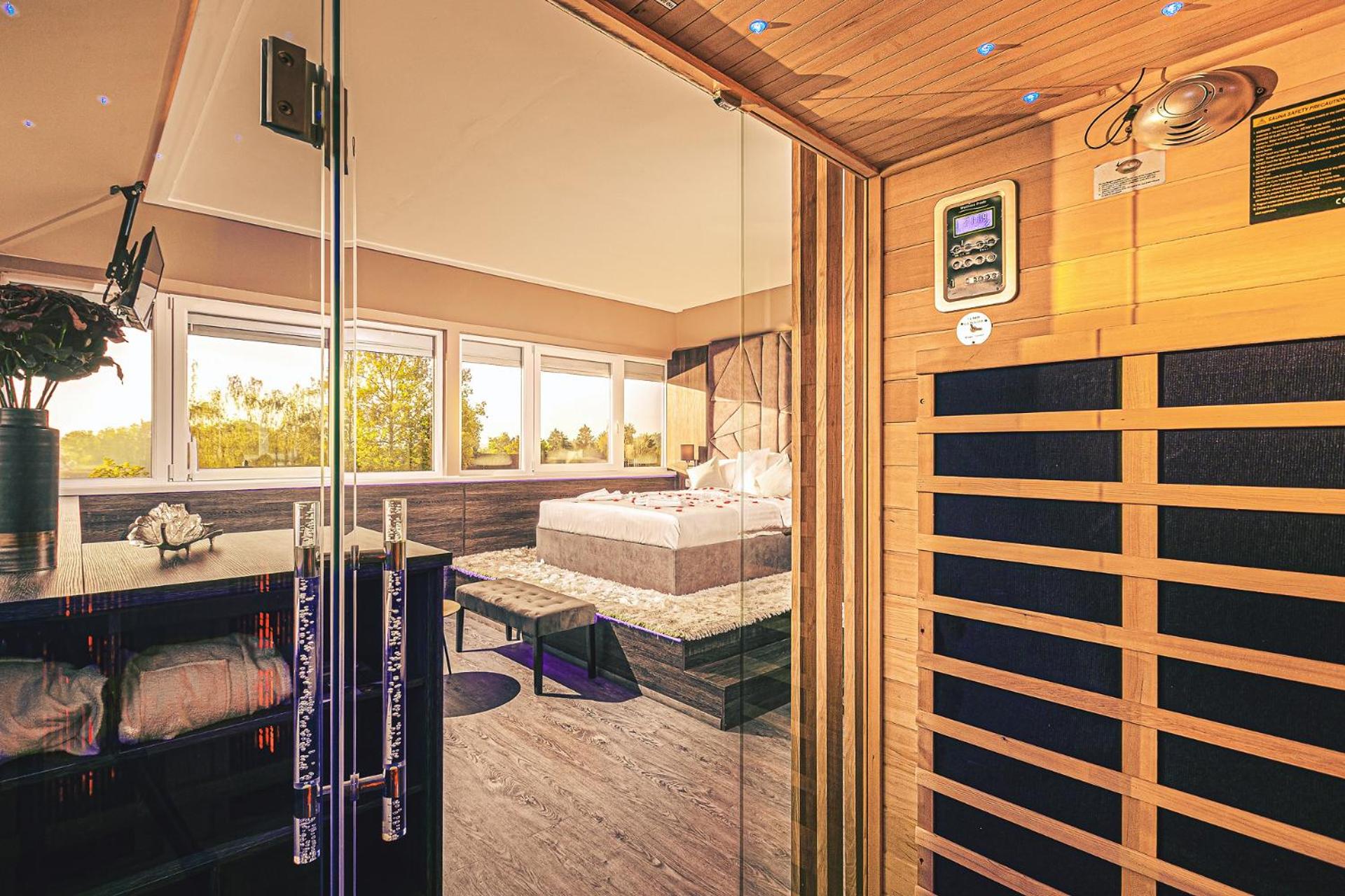 Suite with River View - Photo 6