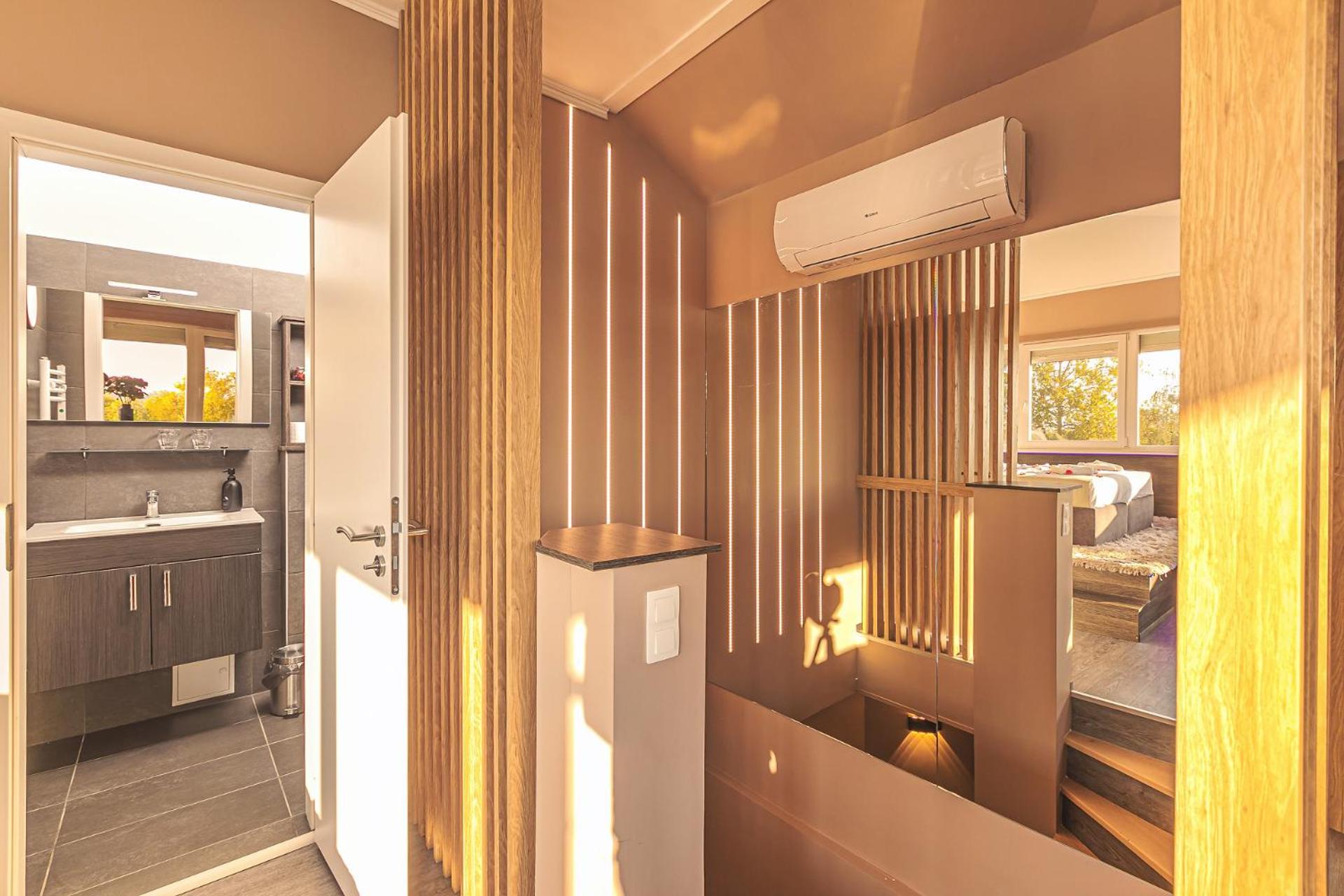 Suite with River View - Photo 11