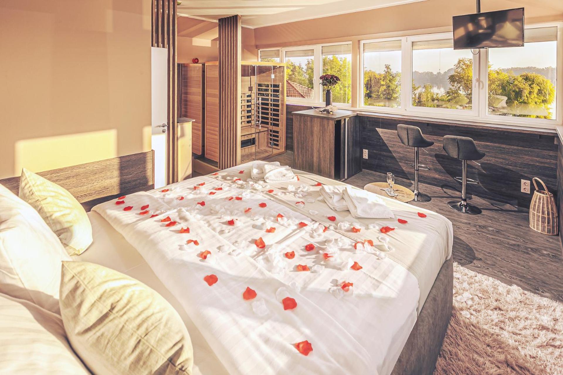 Suite with River View - Photo 8