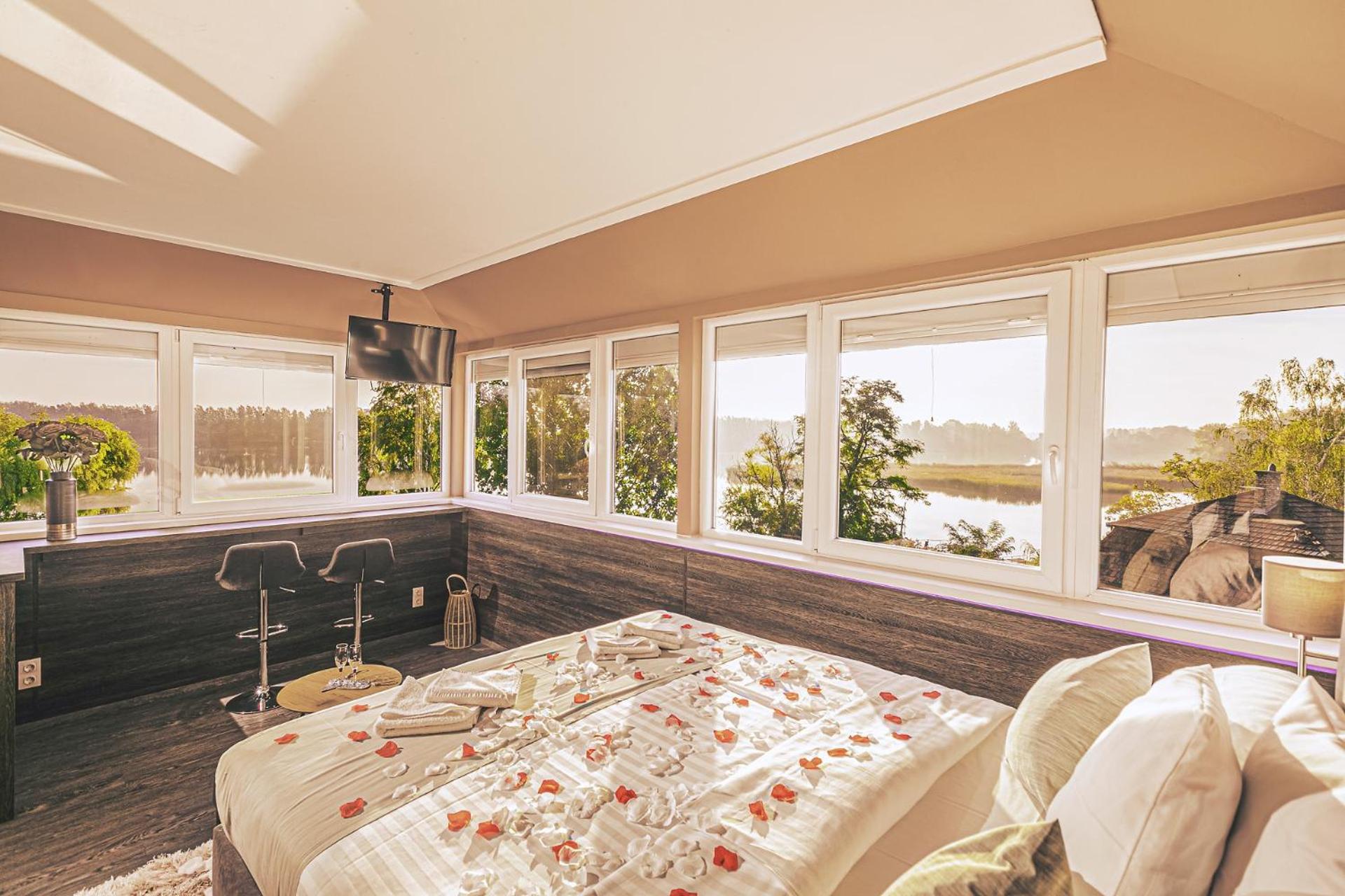 Suite with River View - Photo 3