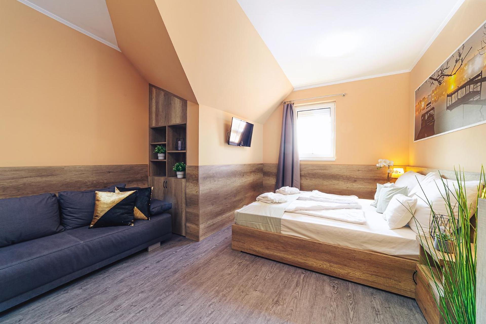 Large Double or Twin Room - Photo 3