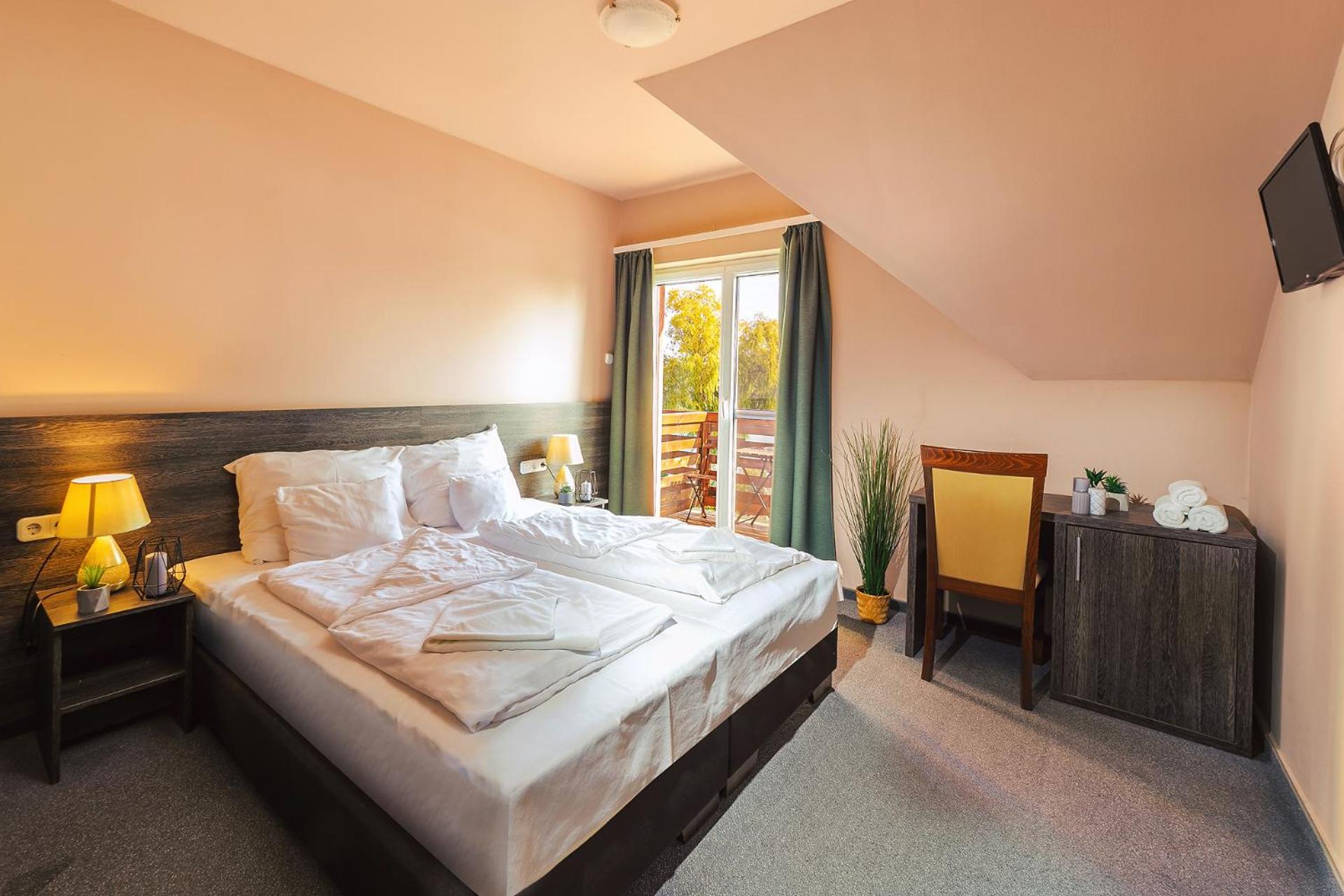 Deluxe Double or Twin Room with River View - Photo 4