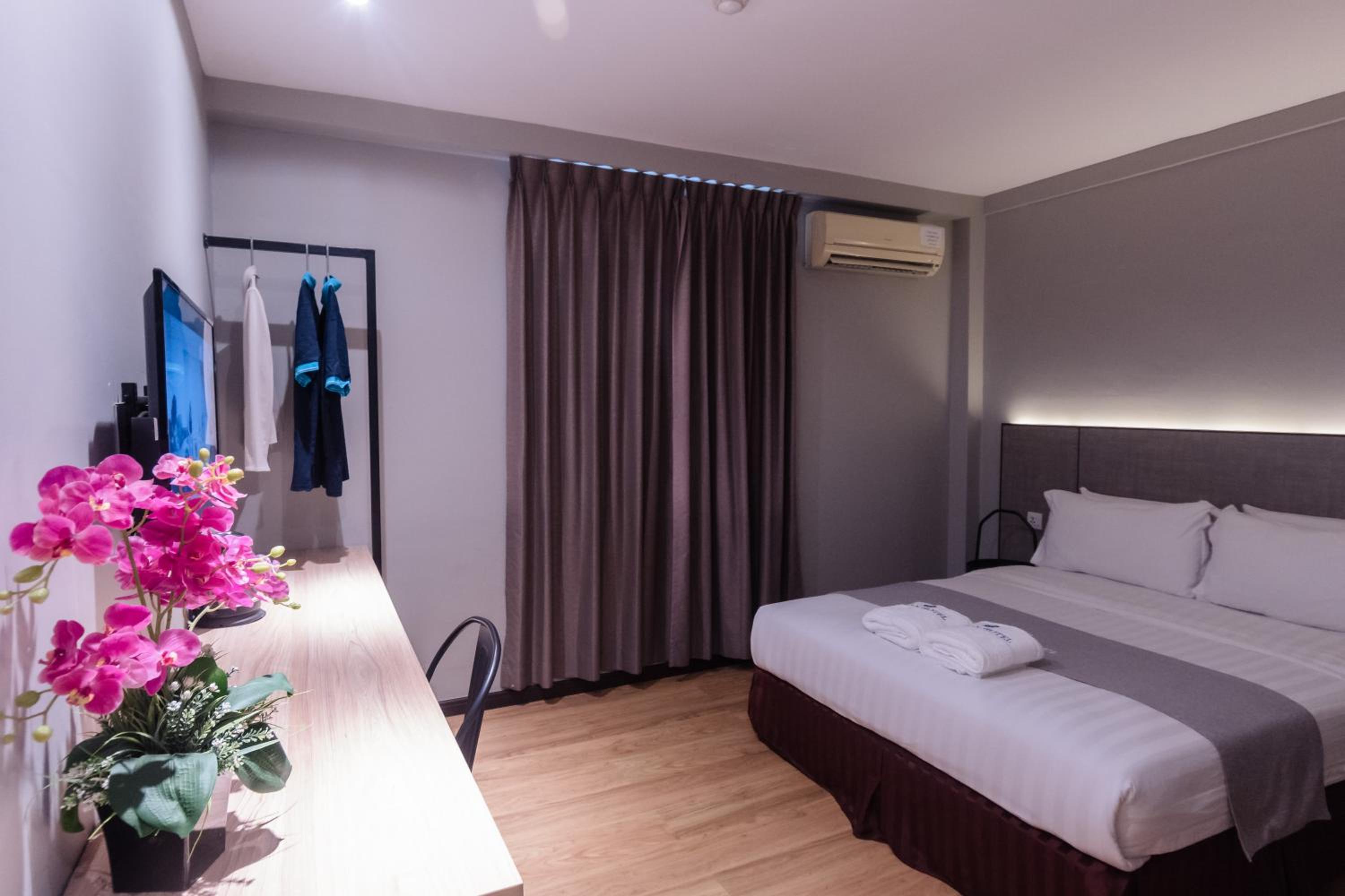 Deluxe Queen Room