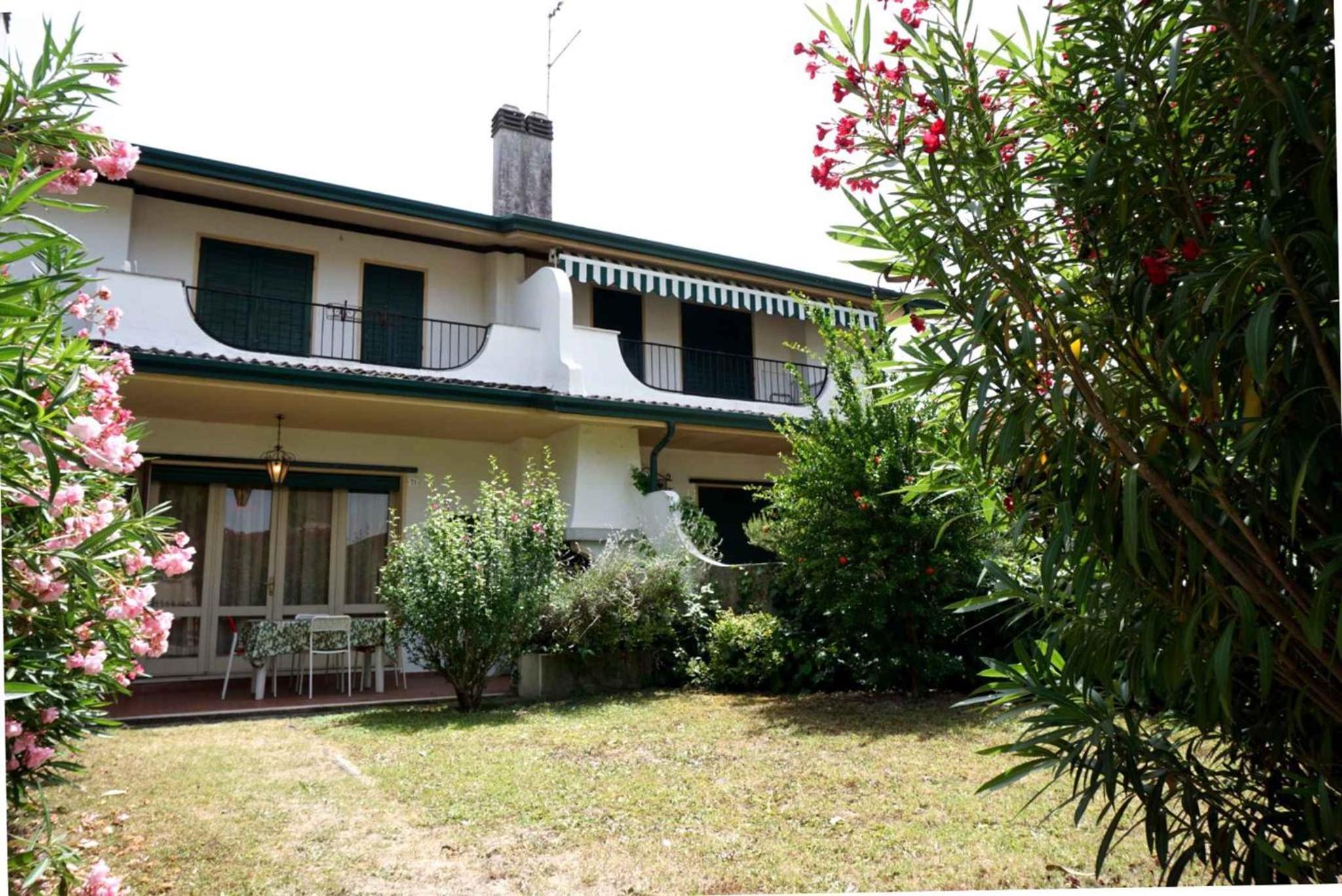 Villa photo 2
