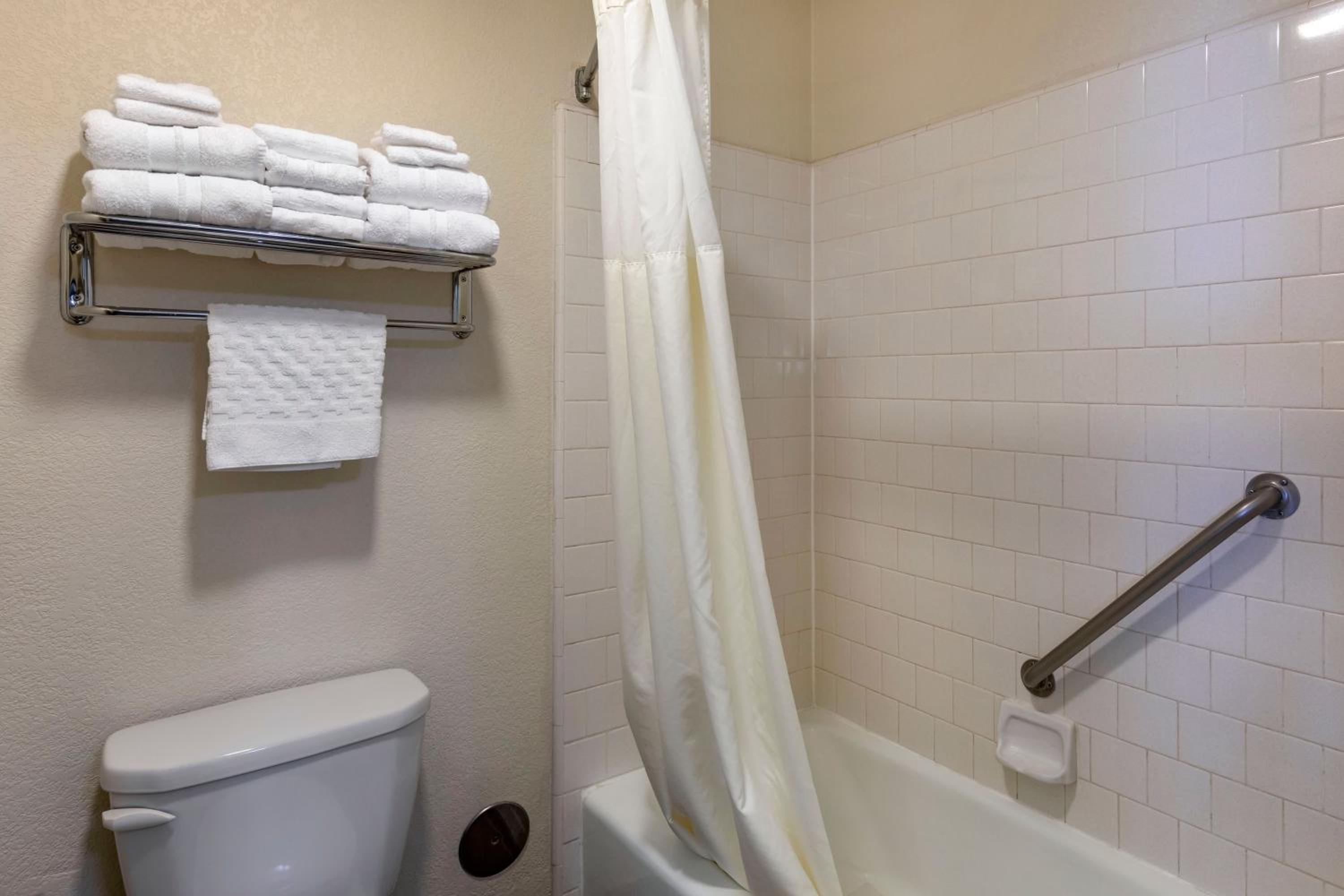 King Room - Non-Smoking - Photo 4
