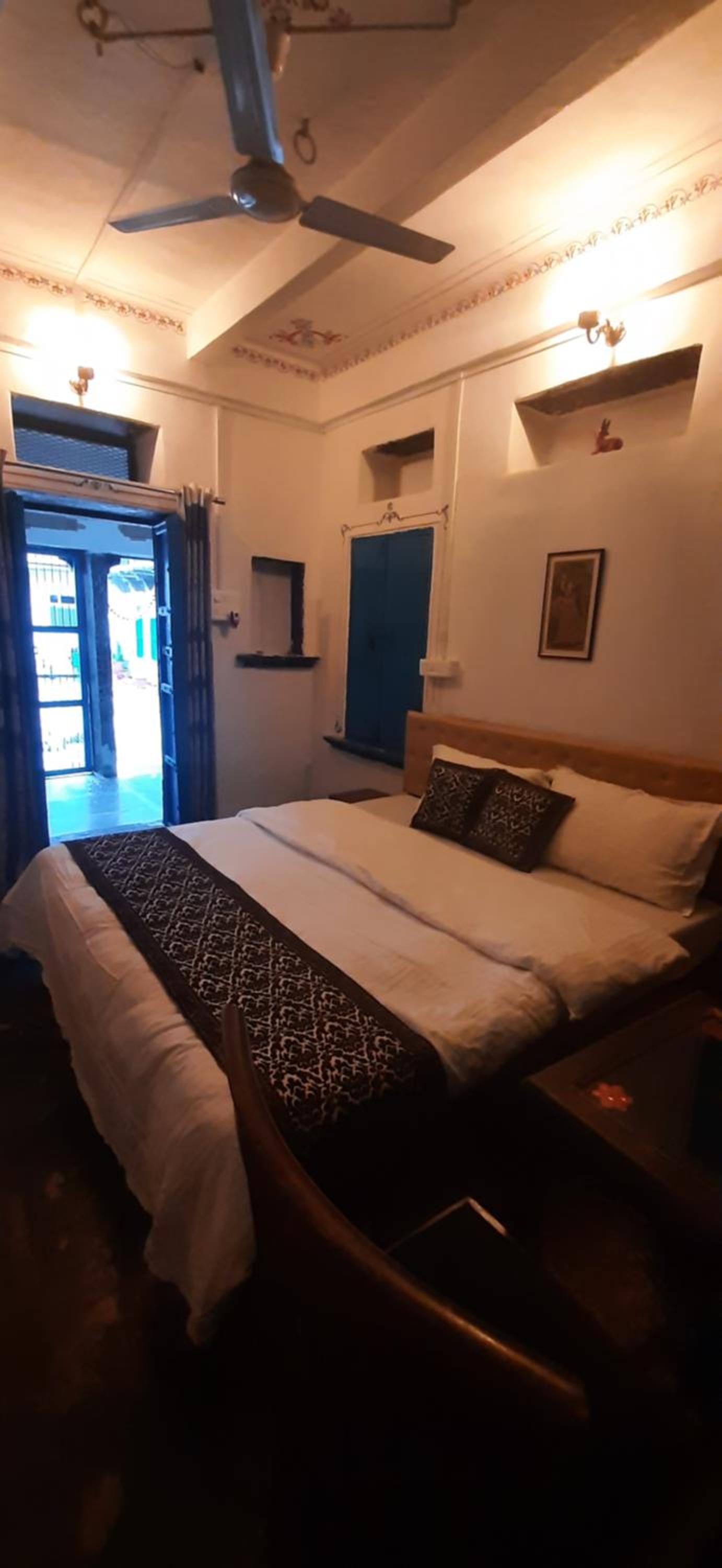 Deluxe Double Room (2 Adults + 1 Child) photo 2