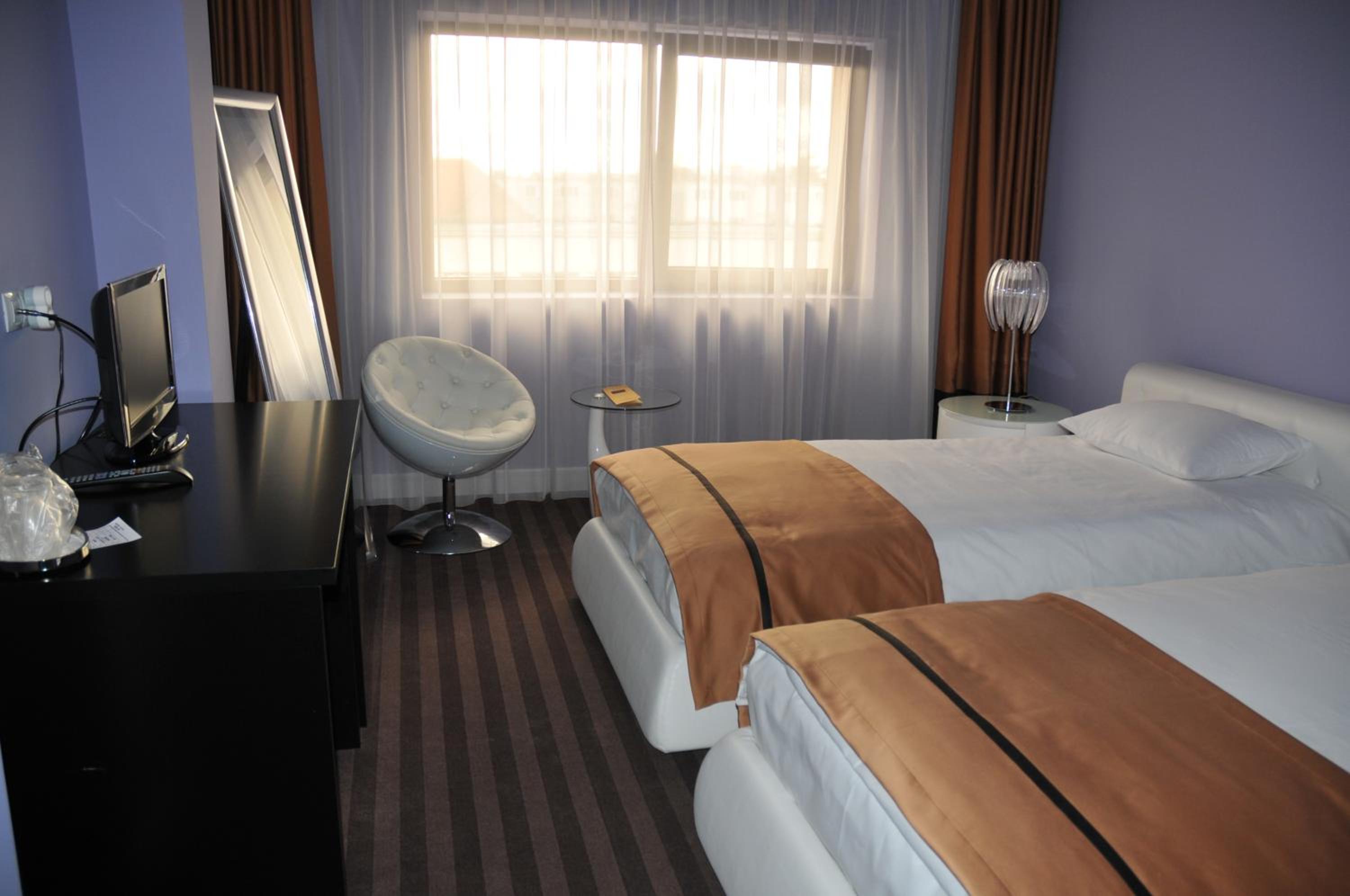Twin Room - Photo 4