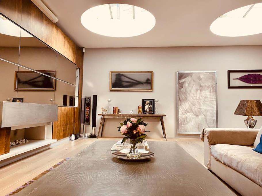 Three-Bedroom House photo 3