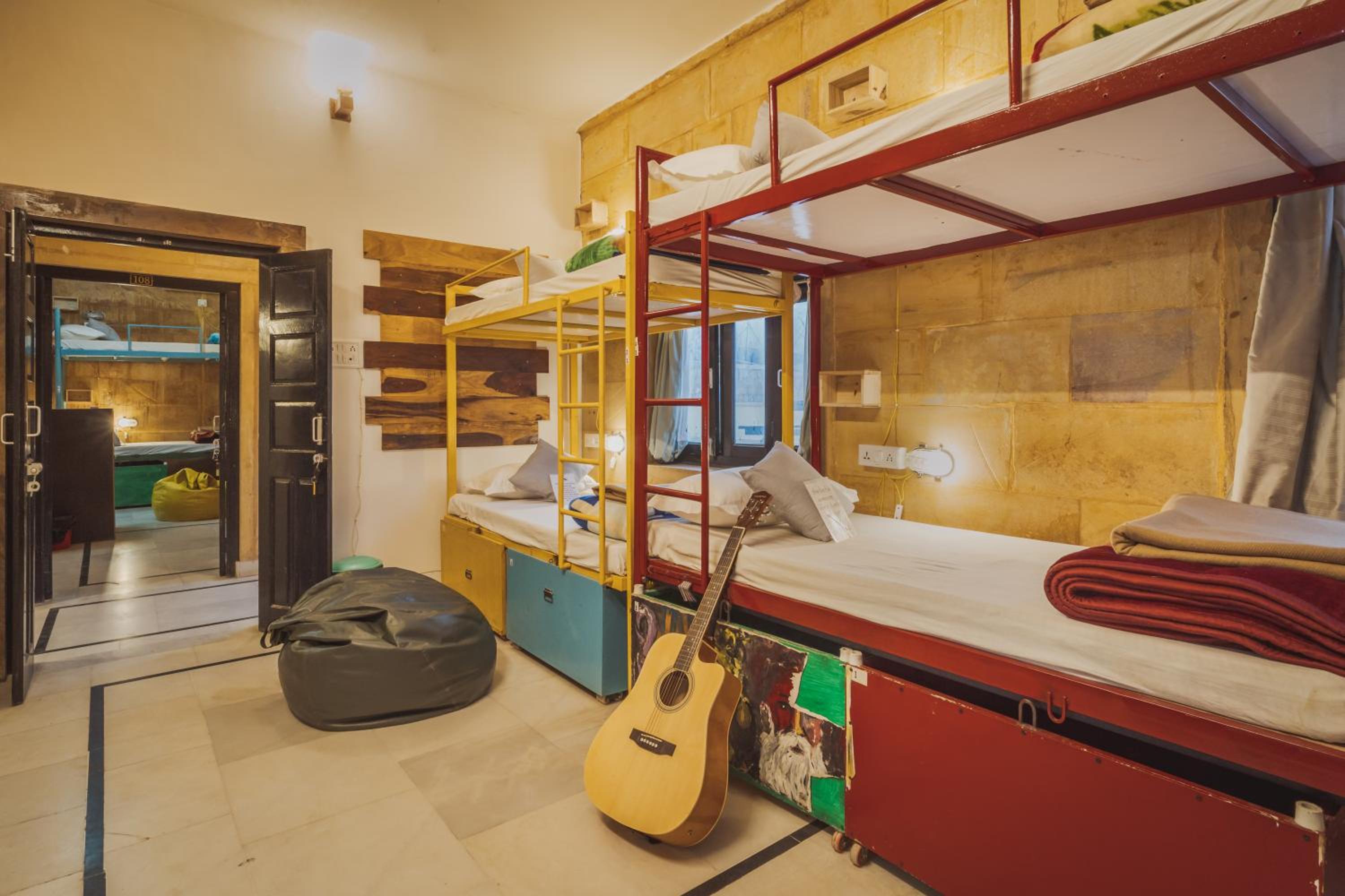 Bed in 6-Bed Mixed Dormitory Room photo 3