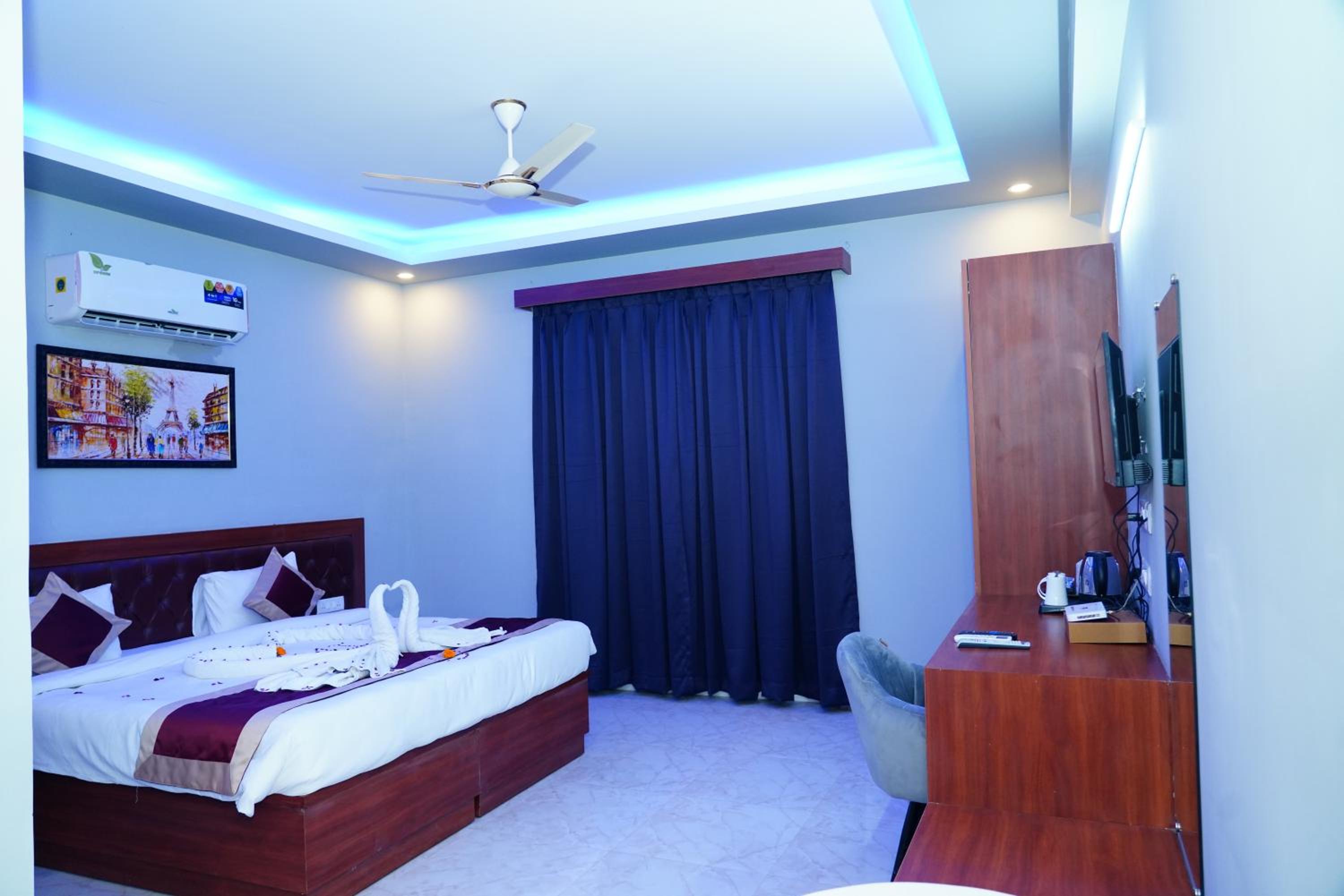 Deluxe Double Room - Photo 12