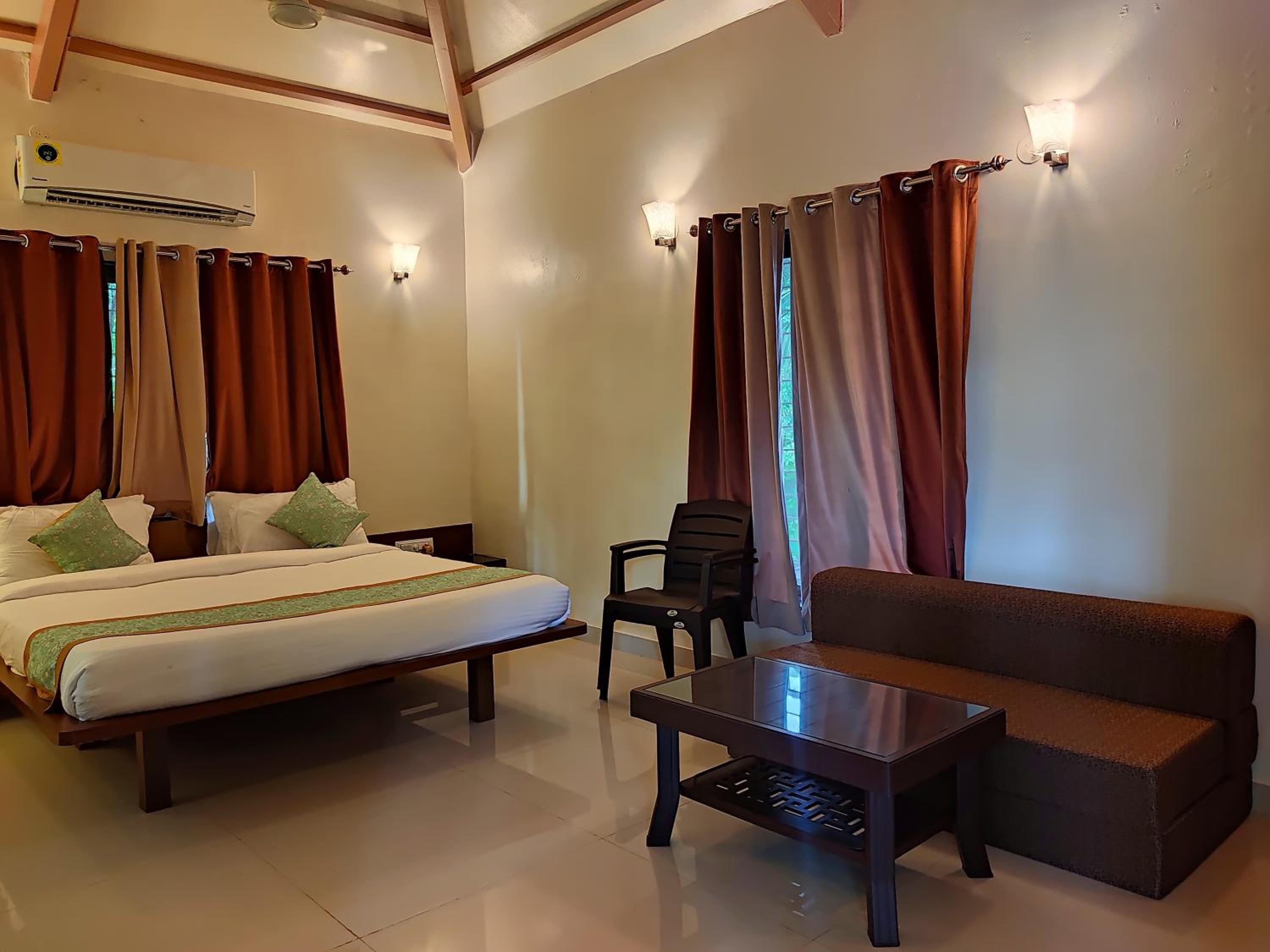 Super Deluxe Cottages - Photo 2