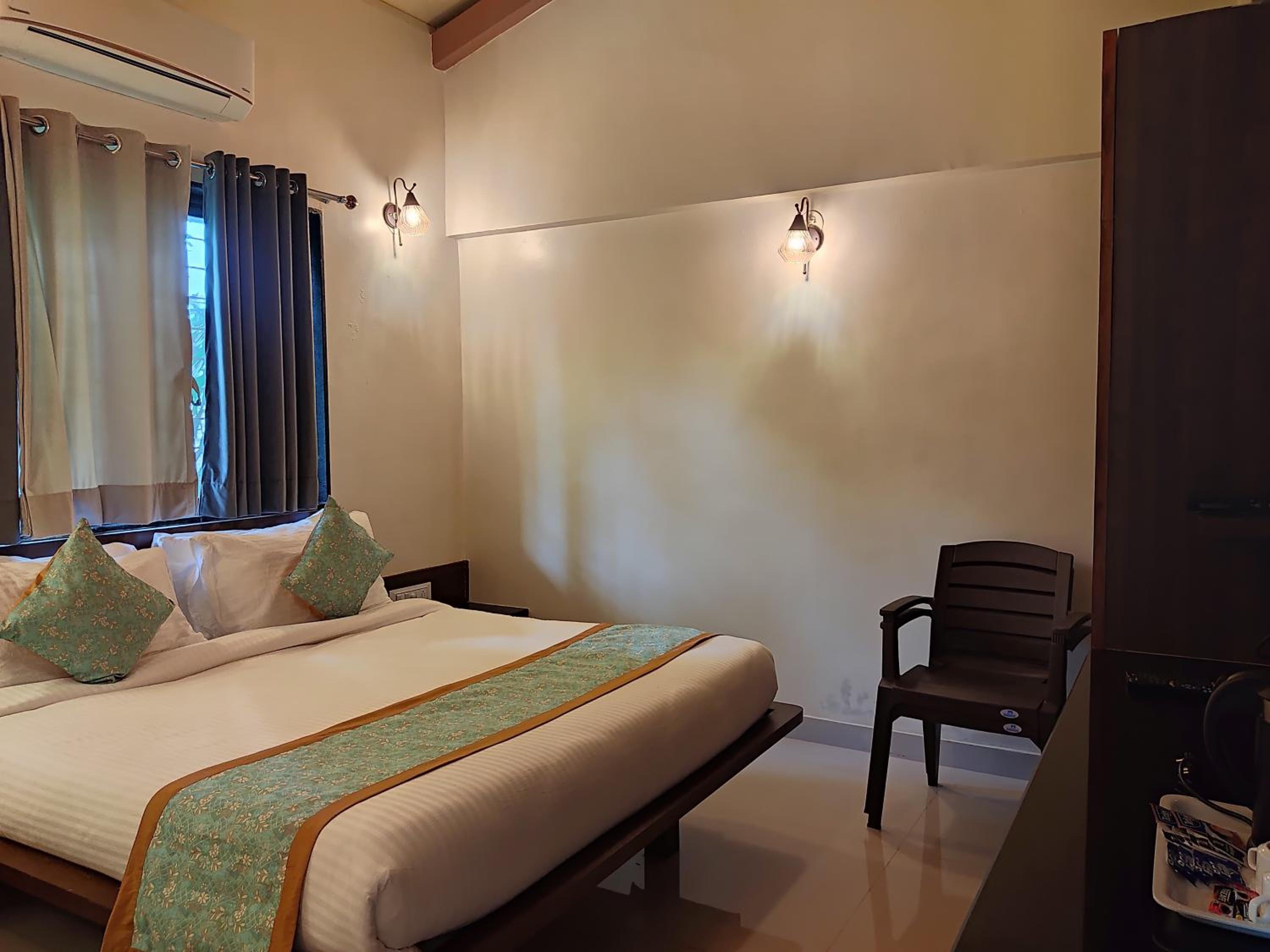 Deluxe Room - Photo 11