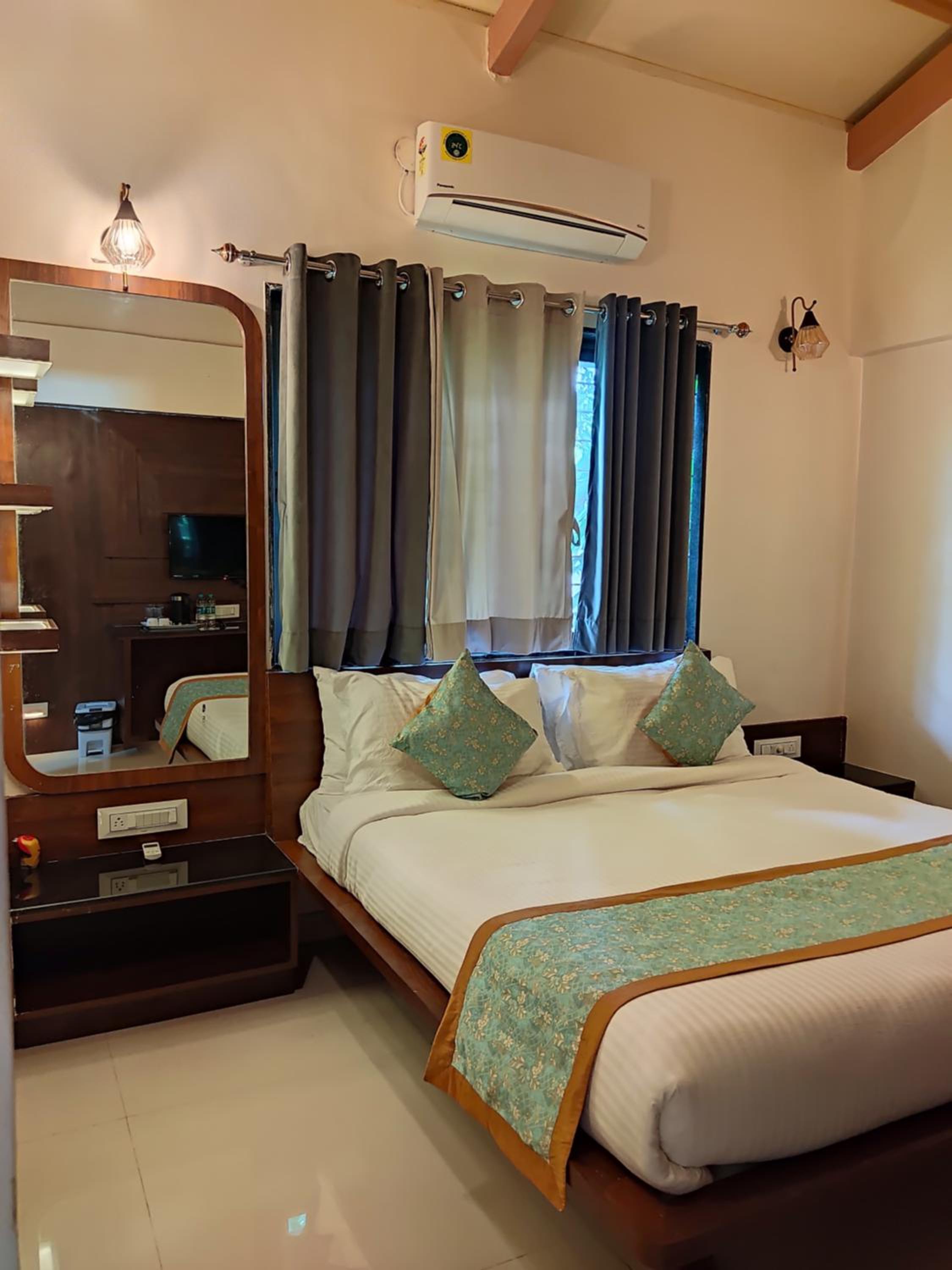 Deluxe Room - Photo 10