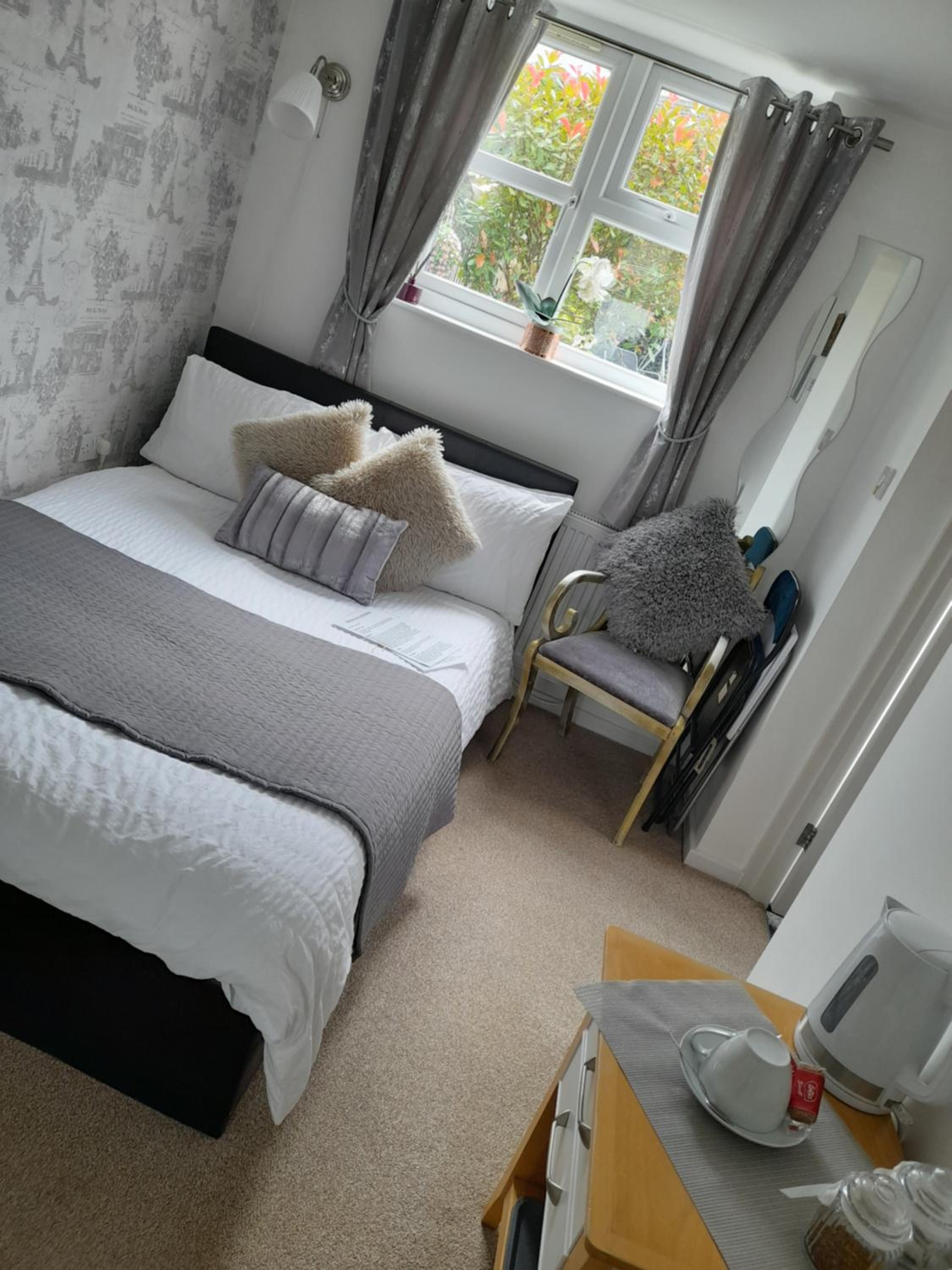 Double Room with Private Bathroom - Photo 21