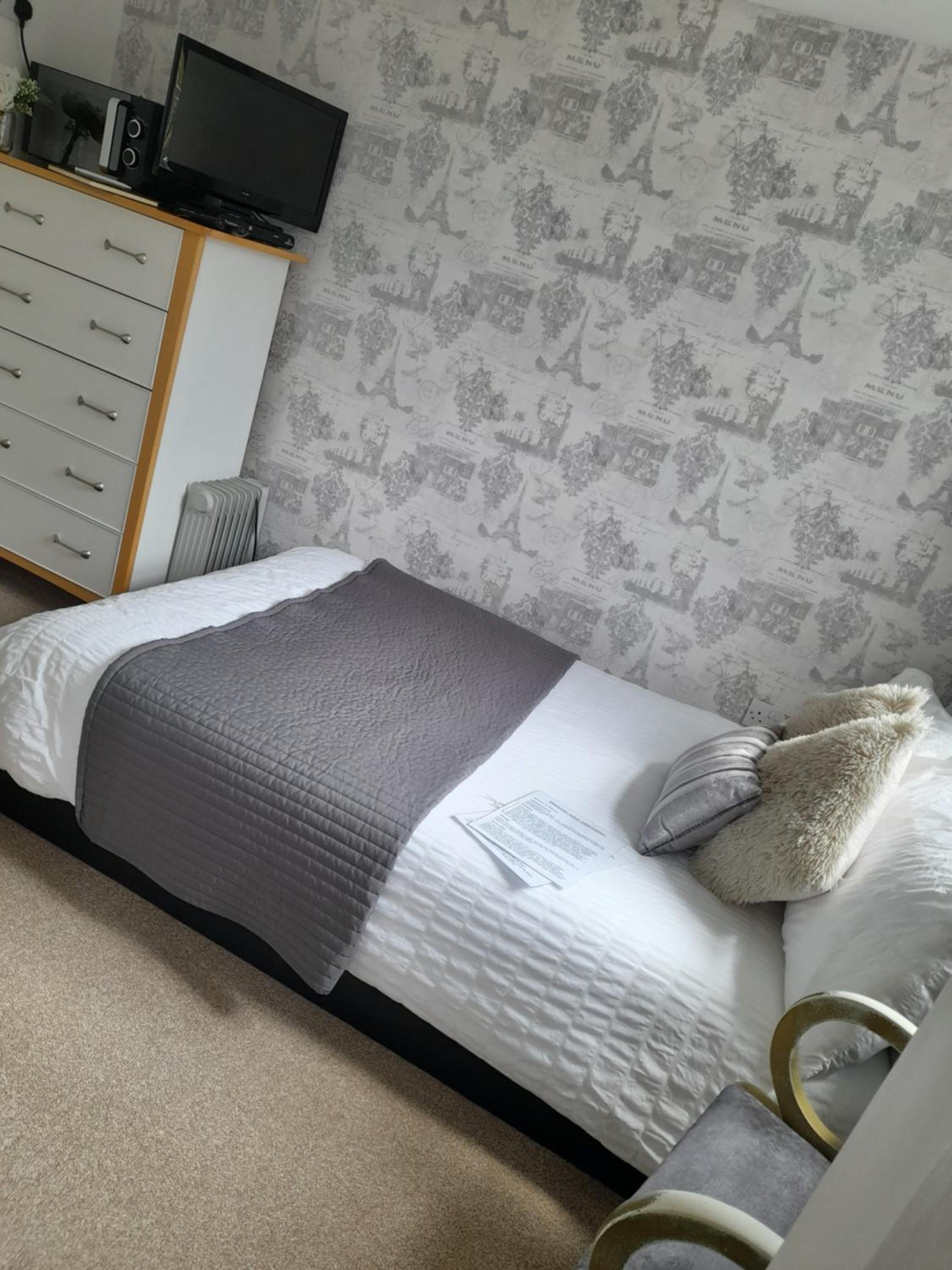 Double Room with Private Bathroom - Photo 22