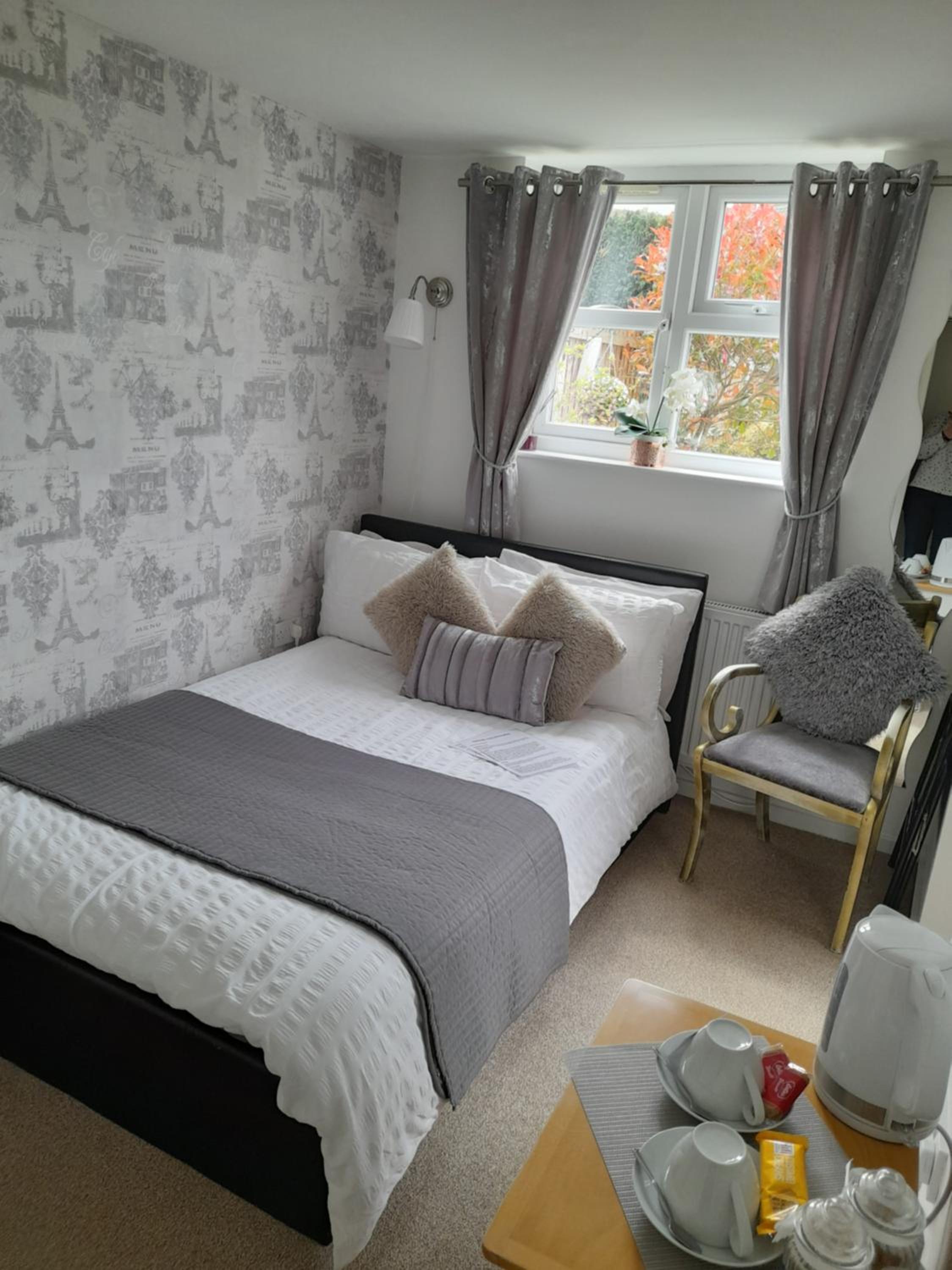 Double Room with Private Bathroom - Photo 11