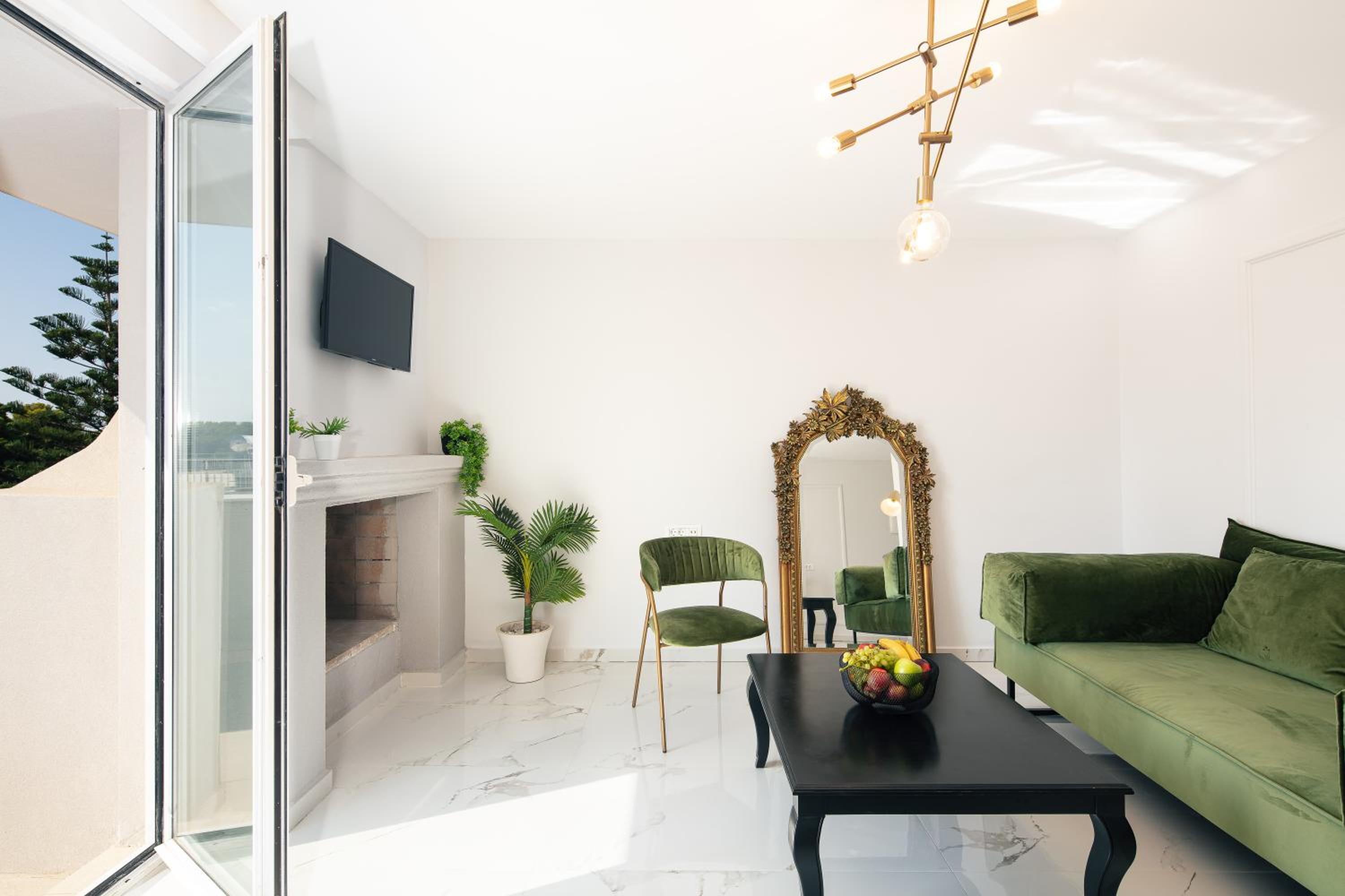 Executive Suite thumbnail 6