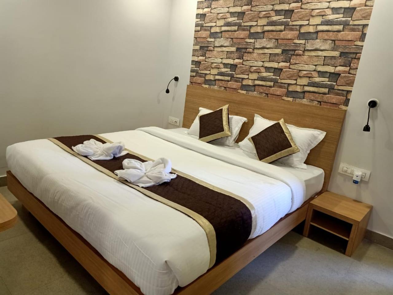 Deluxe Double Room - Photo 8