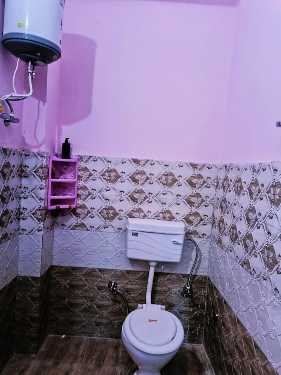 Deluxe Double Room (2 Adults + 1 Child) - Photo 8