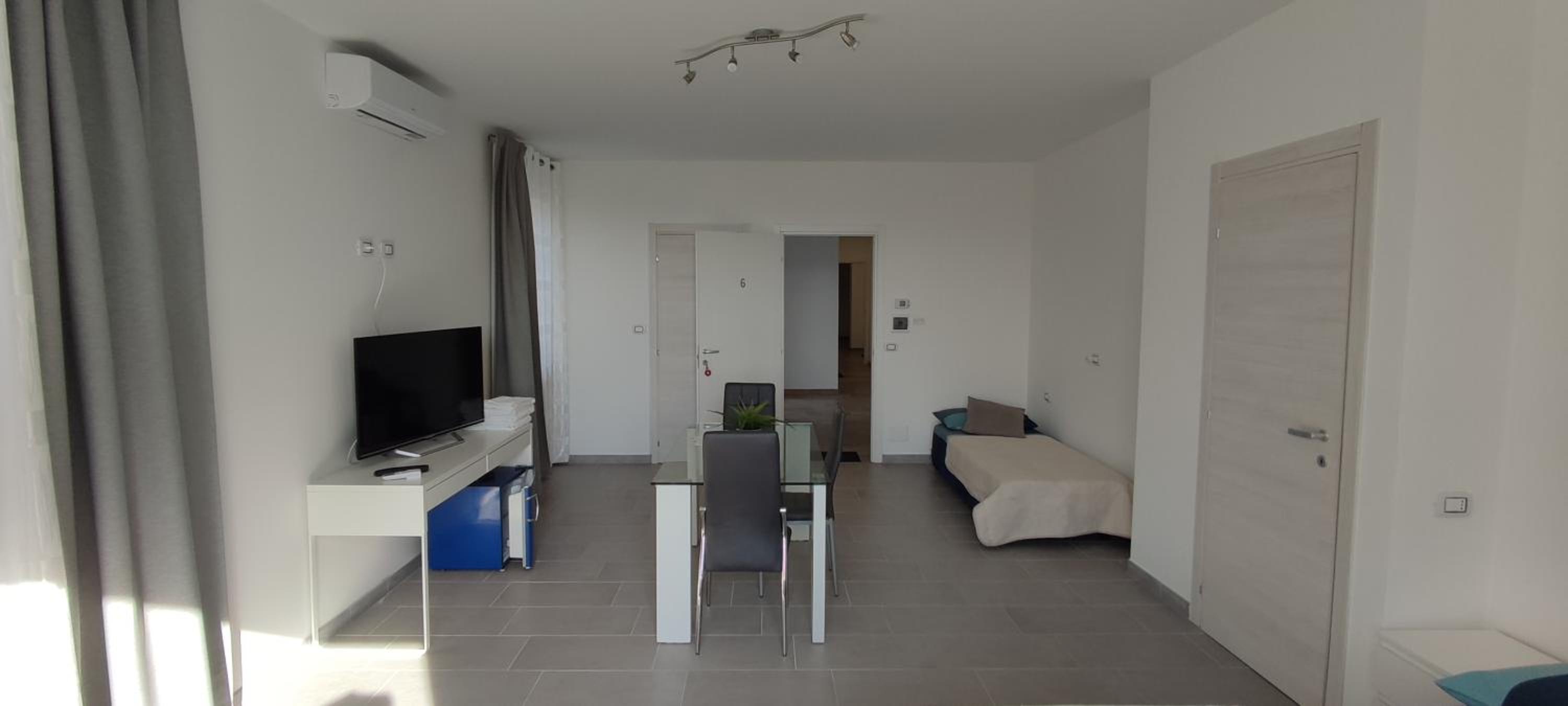 King Room with Lake View - Photo 3