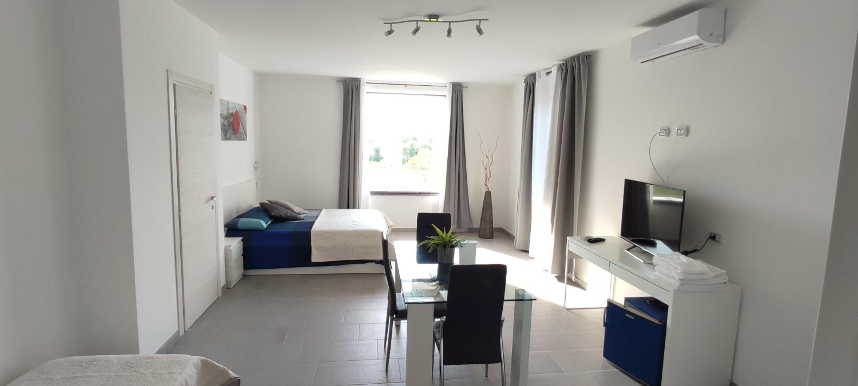 King Room with Lake View - Photo 1
