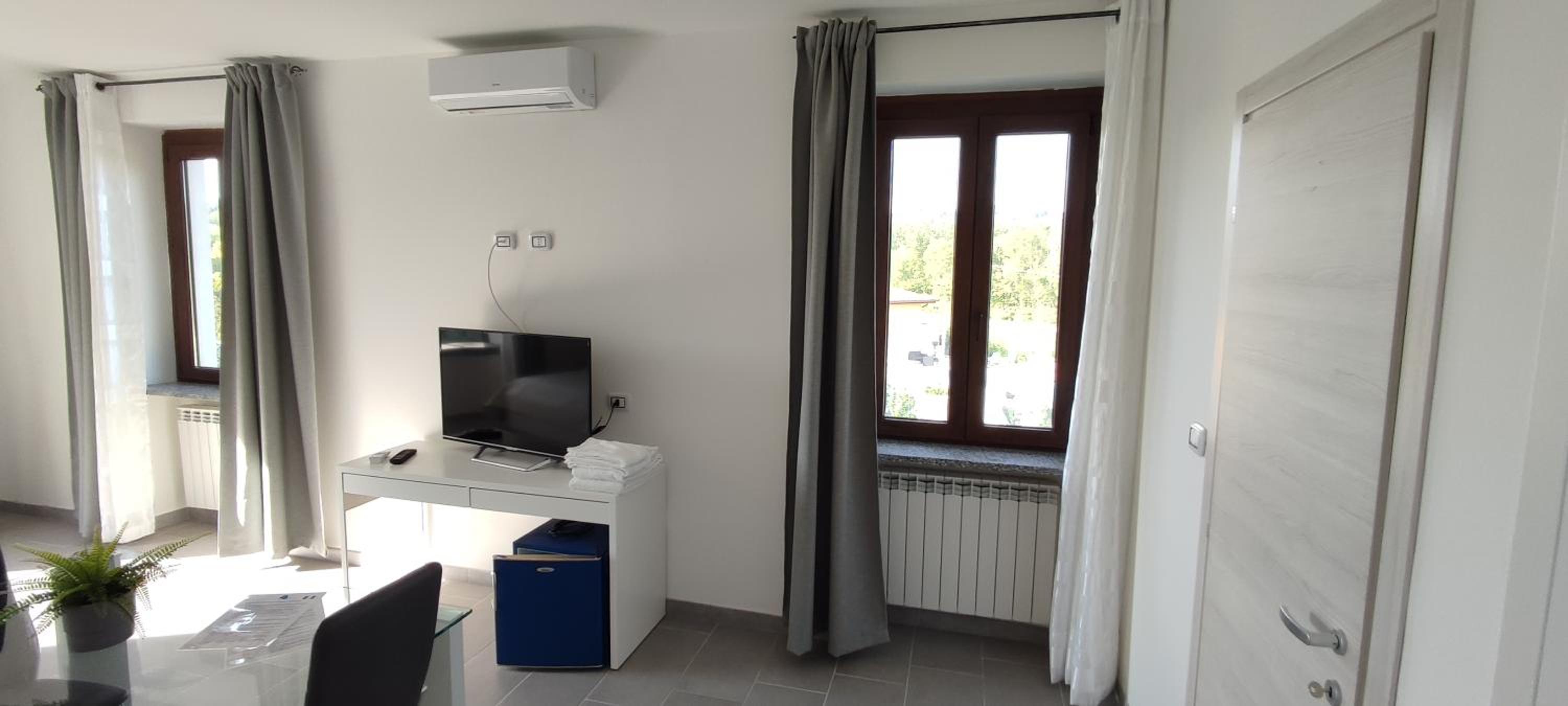 King Room with Lake View - Photo 2