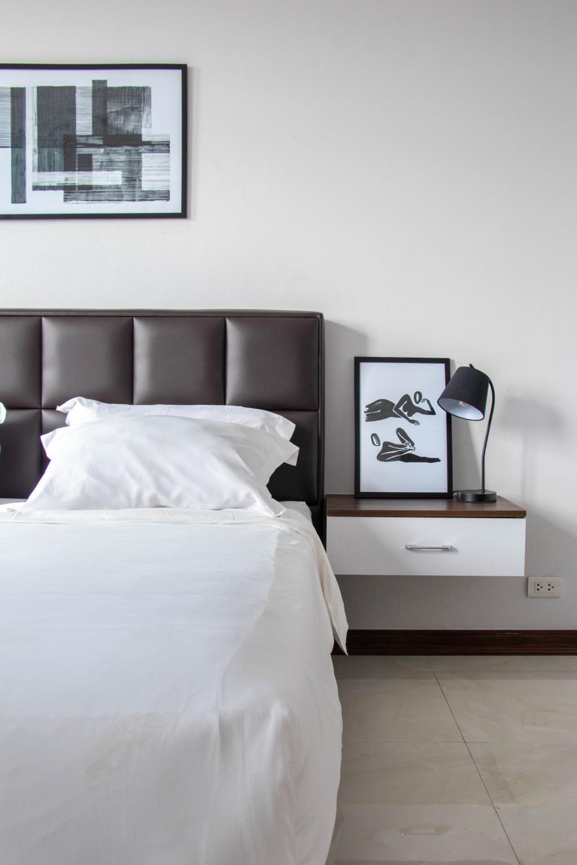 King Suite with Balcony - Photo 2