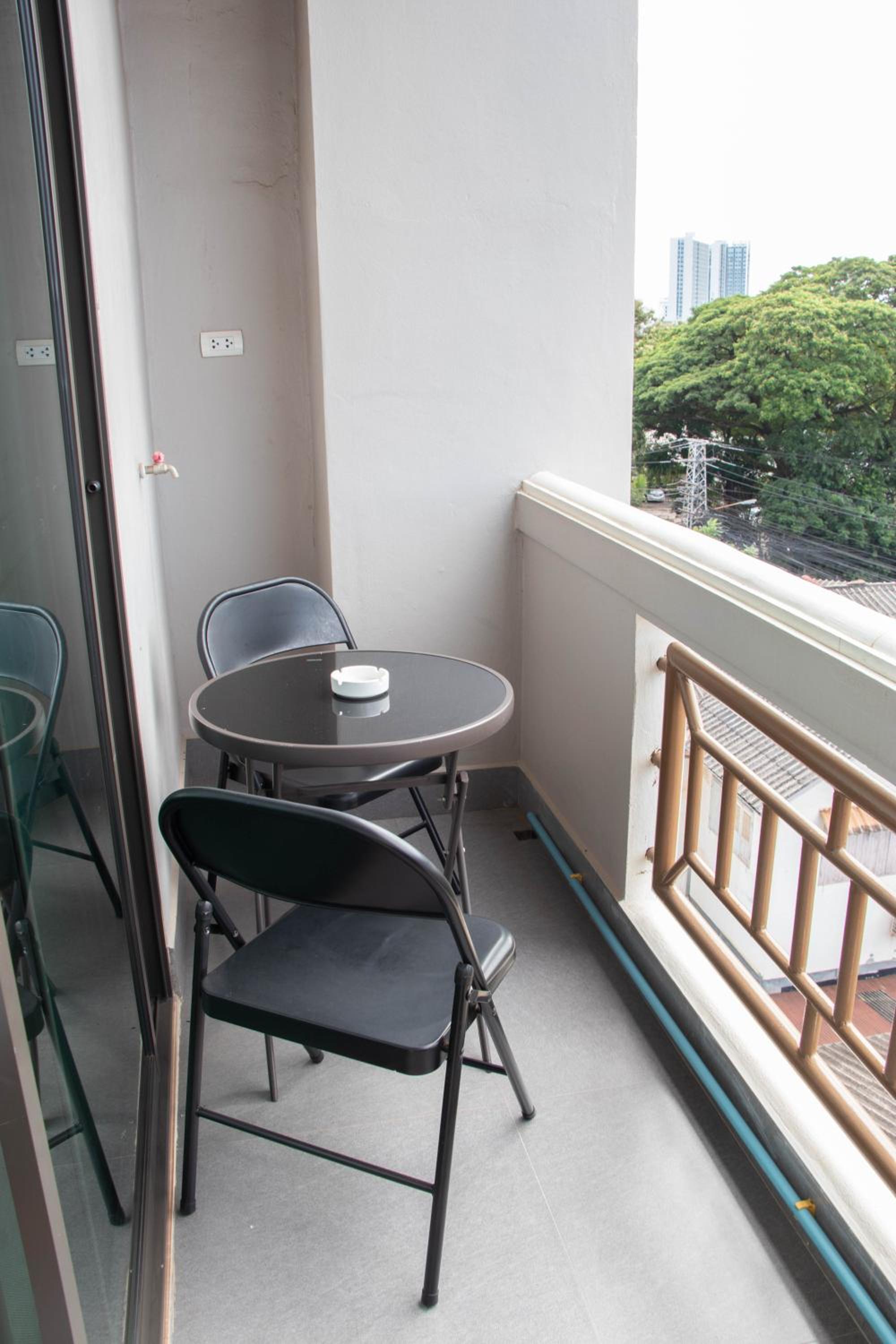 King Suite with Balcony - Photo 17