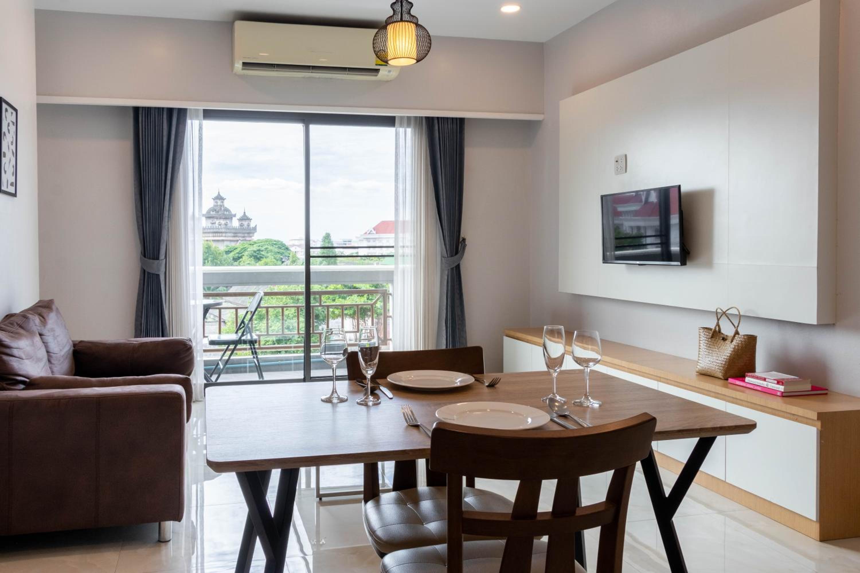 King Suite with Balcony - Photo 4