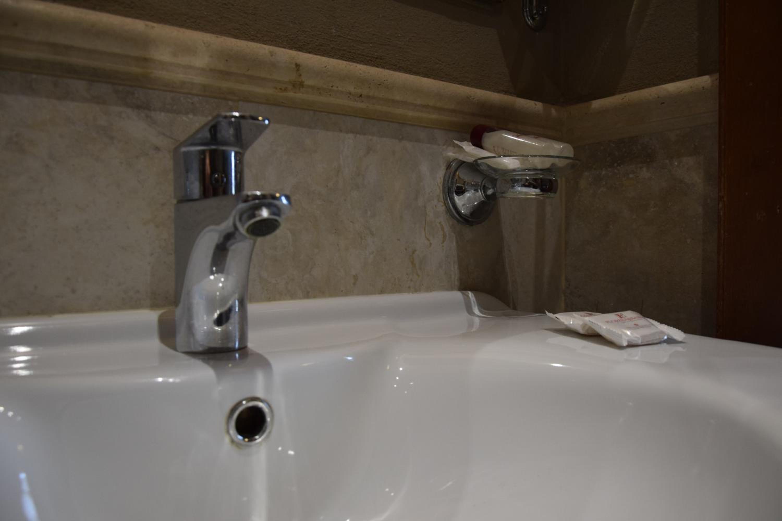 Luxury Double or Twin Room with Balcony and River View photo 3
