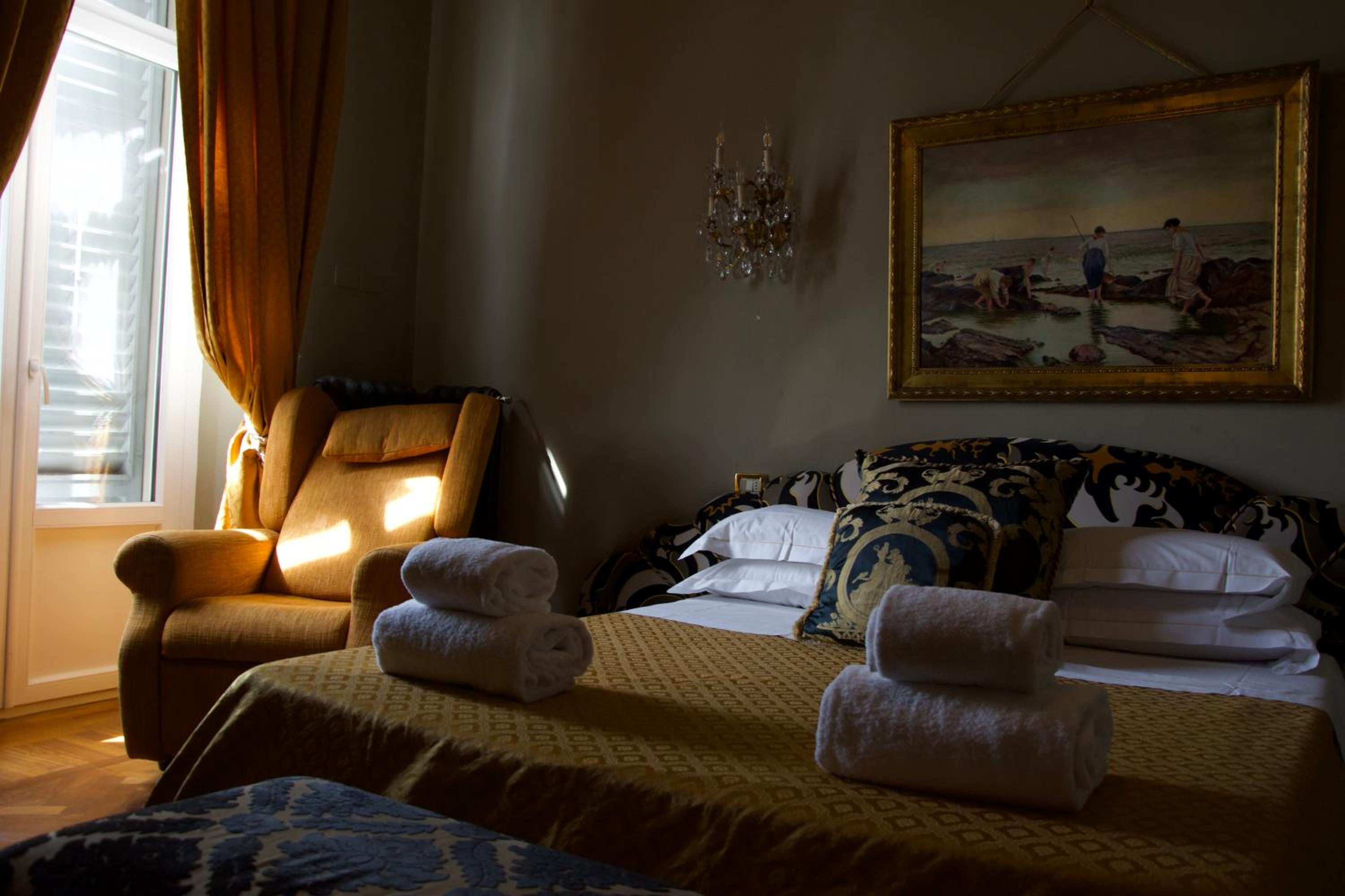 King Suite with Balcony and River View photo 2