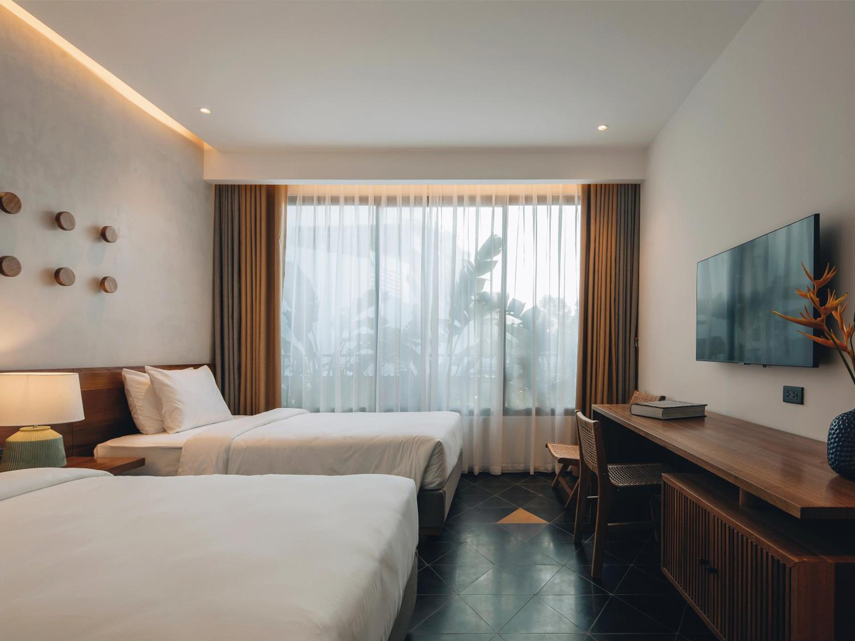 Superior Twin Room with City View photo 3