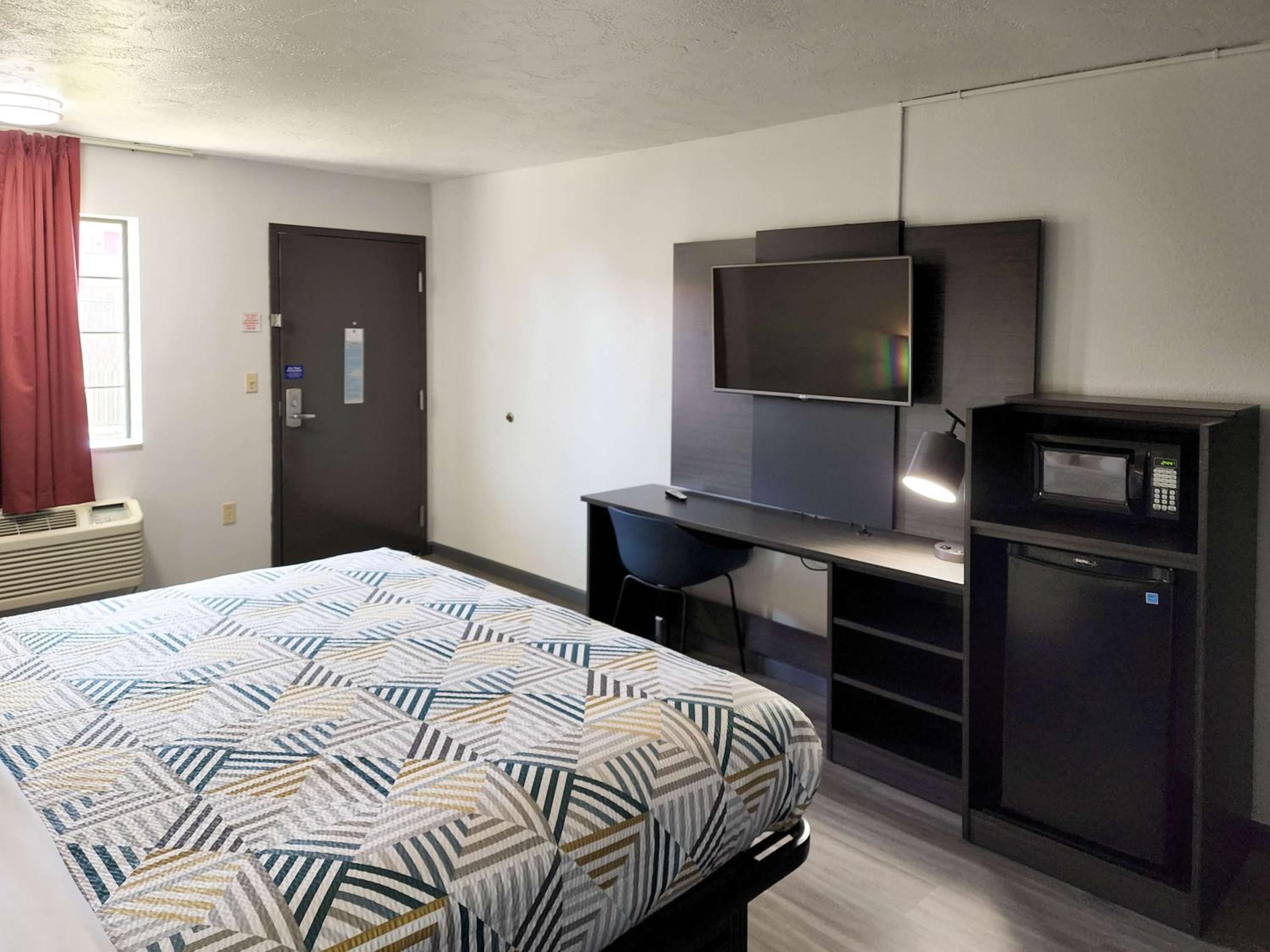 King Room - Non-Smoking - Photo 2